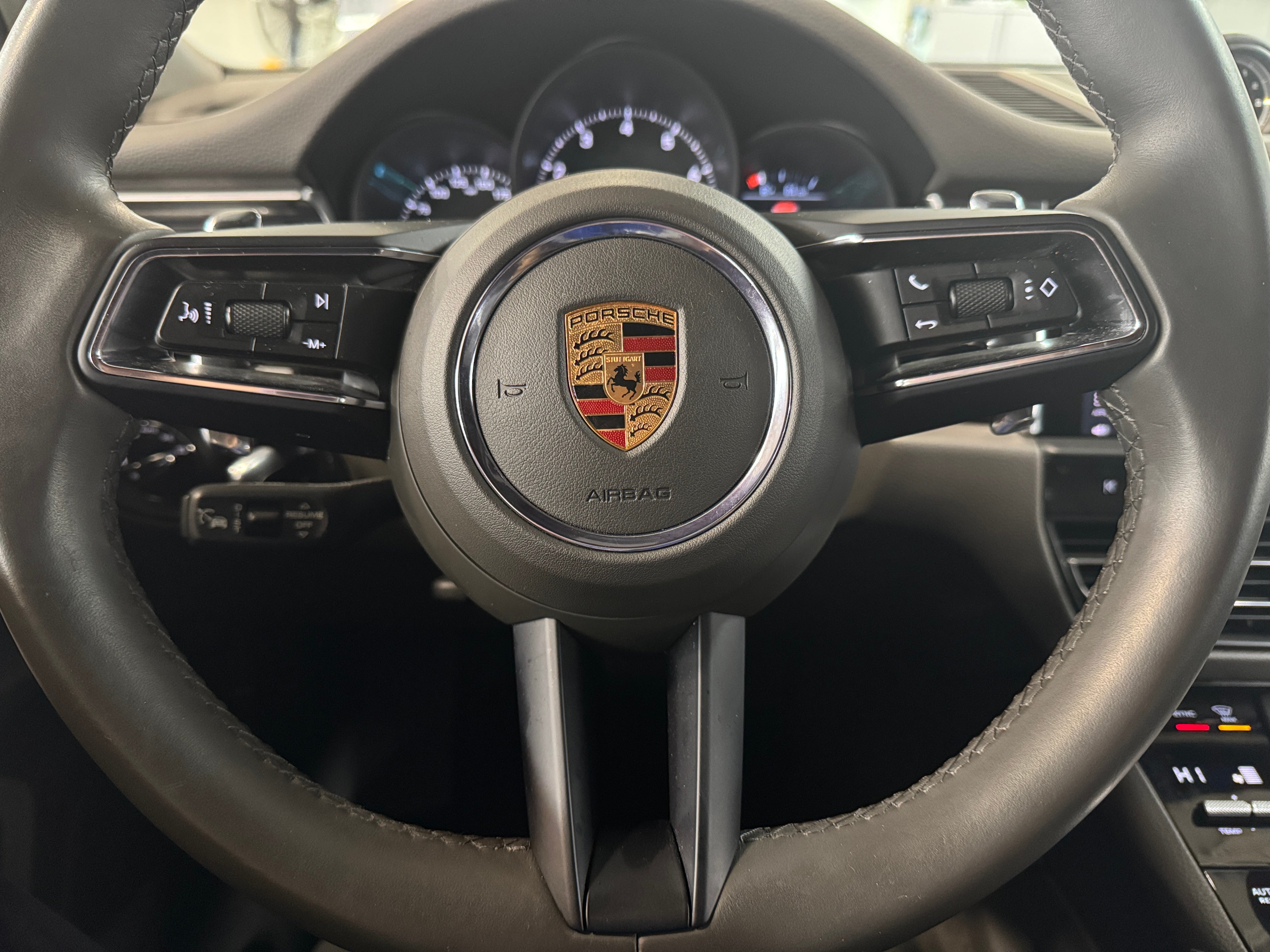 2023 Porsche Macan T 4
