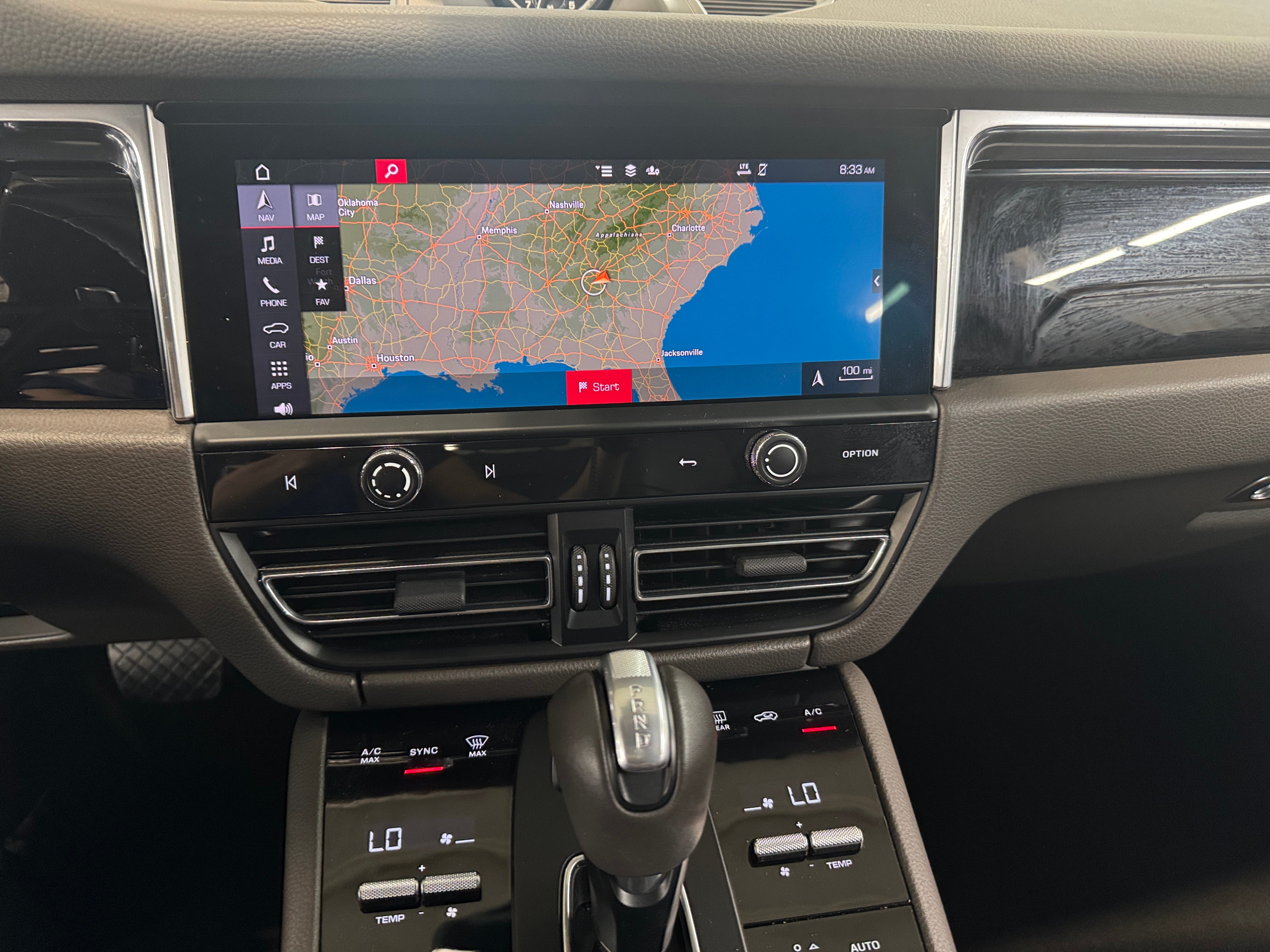 2023 Porsche Macan T 3