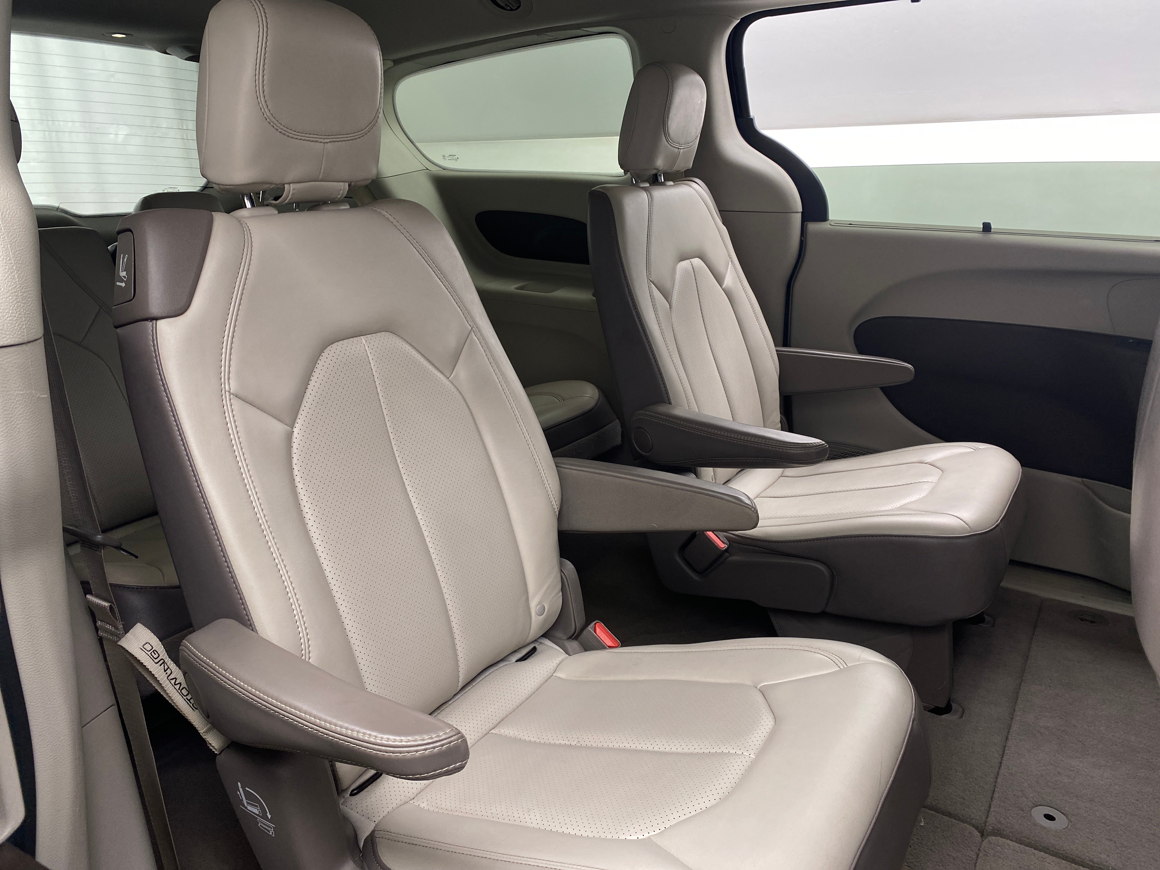 2020 Chrysler Voyager LXi 6