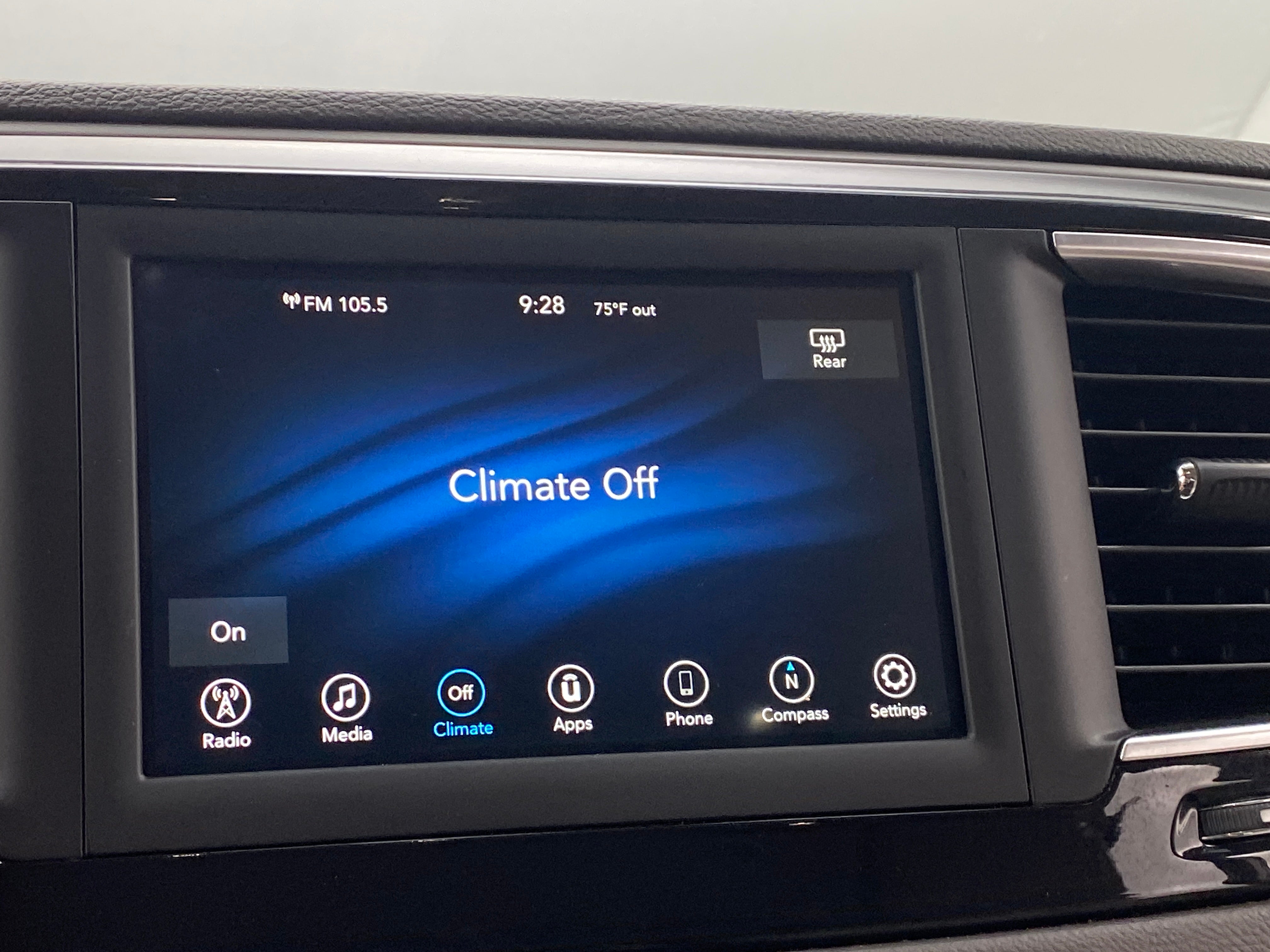 2020 Chrysler Voyager LXi 4
