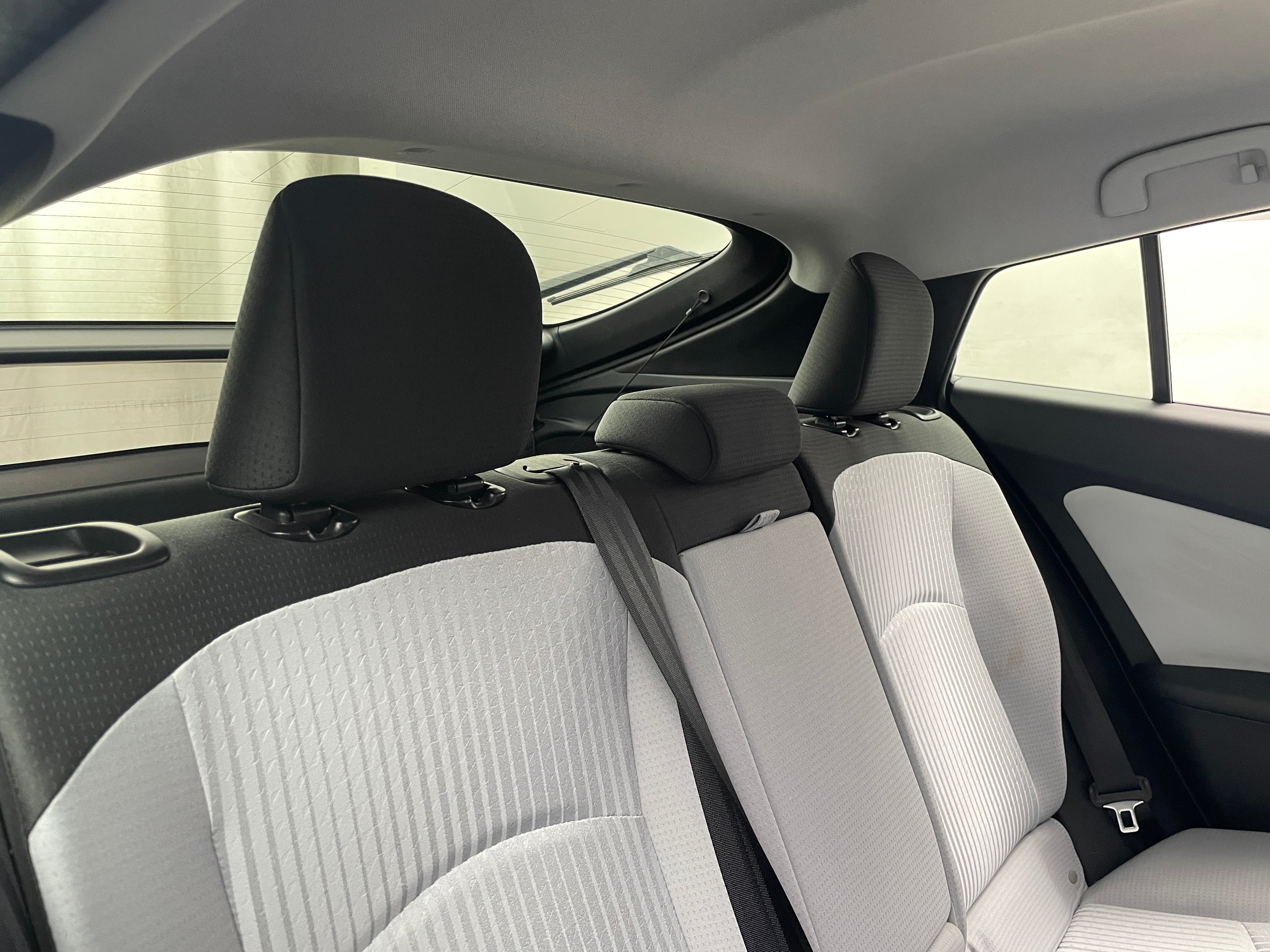 2016 Toyota Prius Two 6