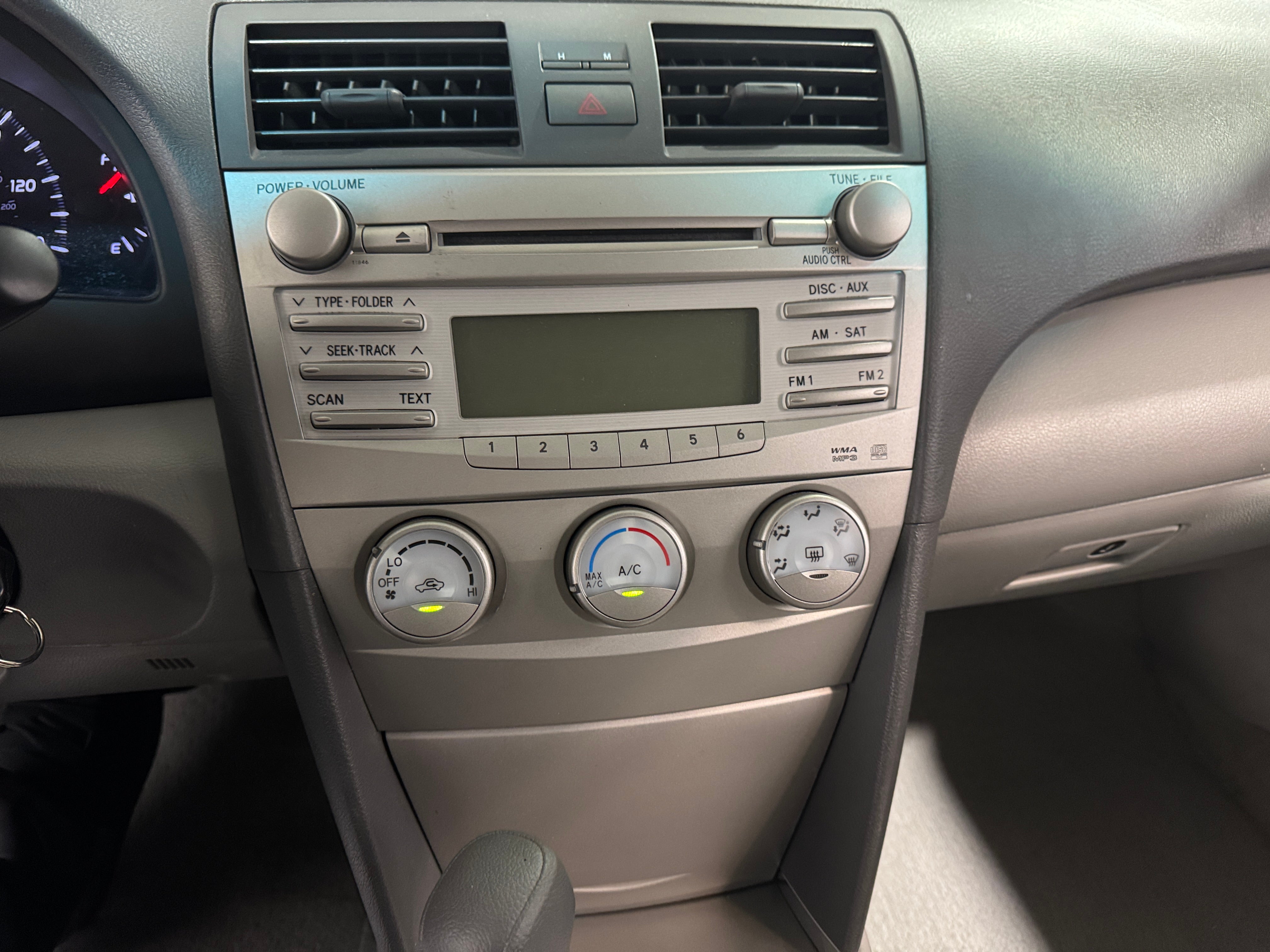 2010 Toyota Camry LE 4