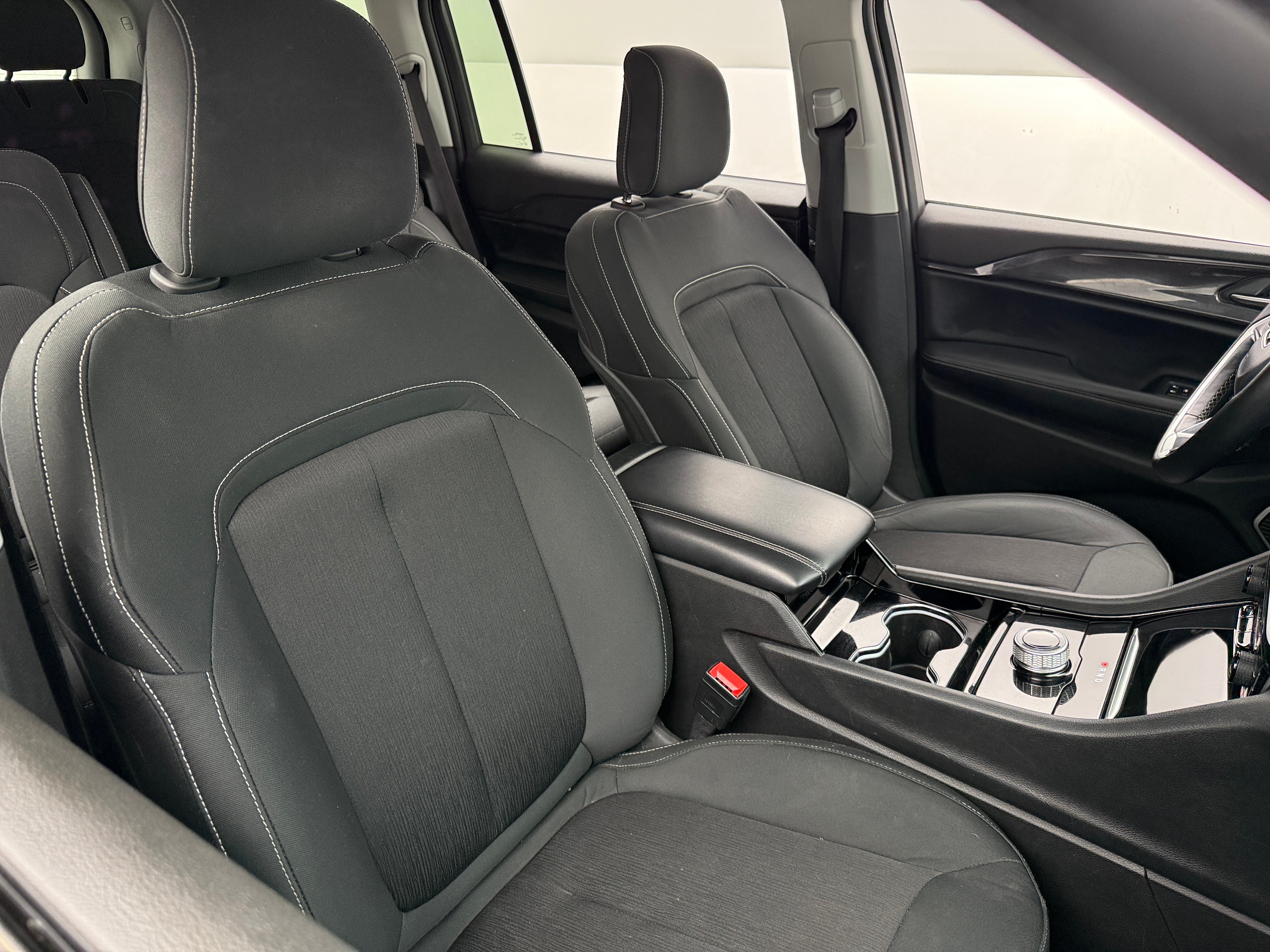 2022 Jeep Grand Cherokee L Laredo 2