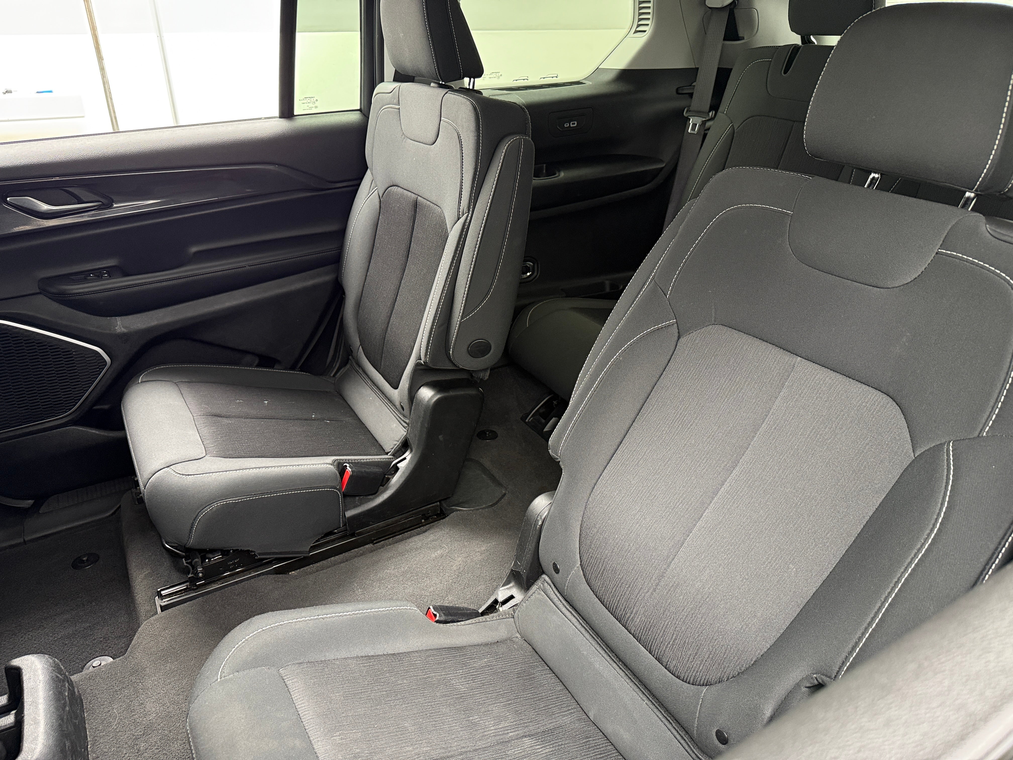 2022 Jeep Grand Cherokee L Laredo 6