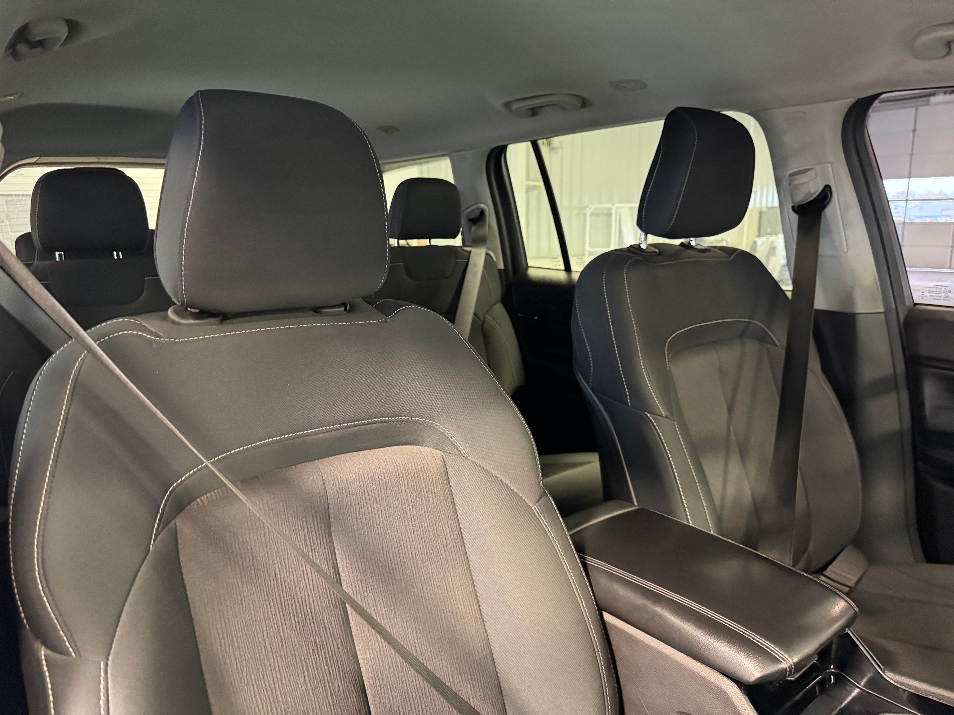 2022 Jeep Grand Cherokee L Laredo 2