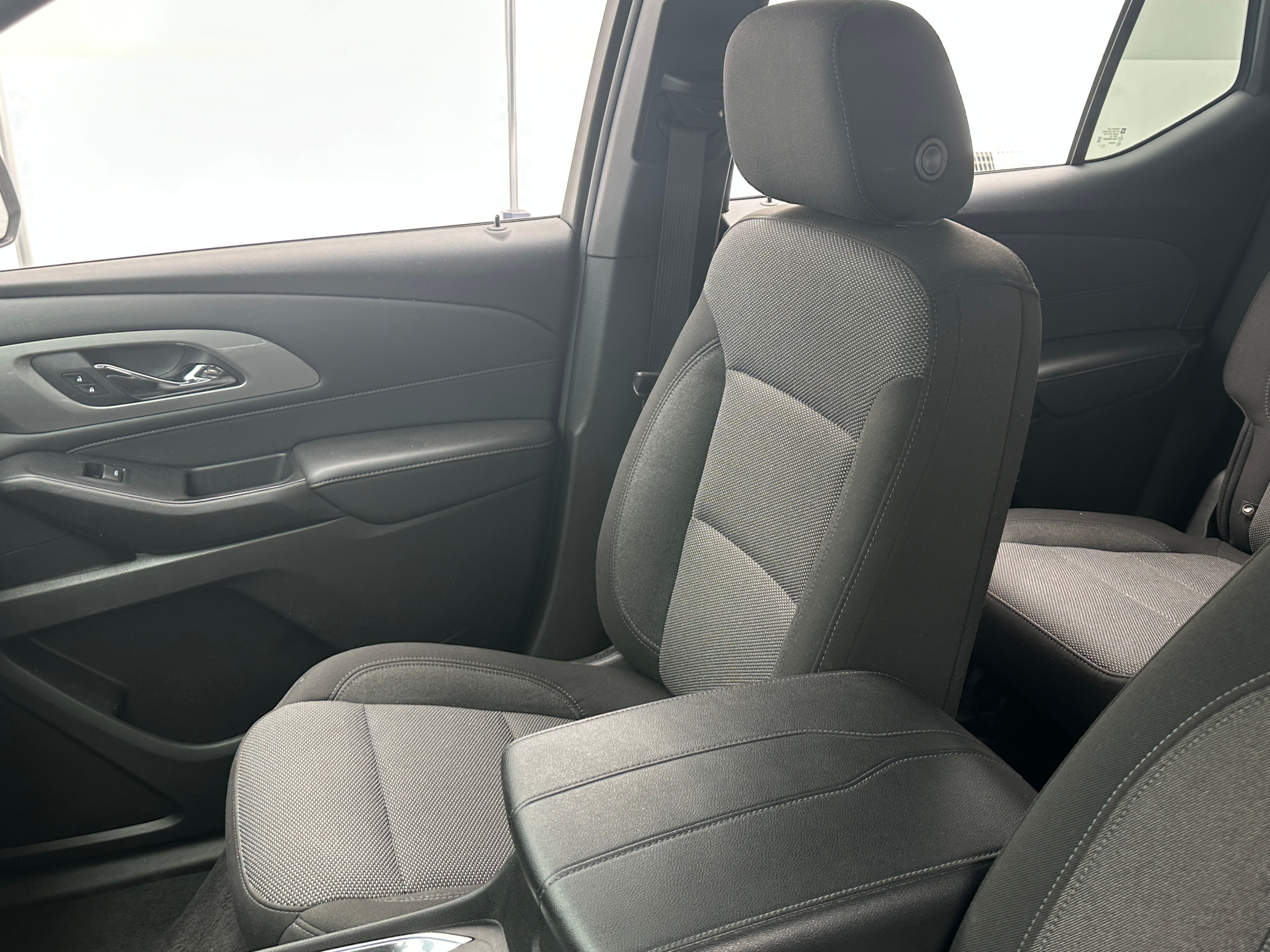 2023 Chevrolet Traverse LT 2