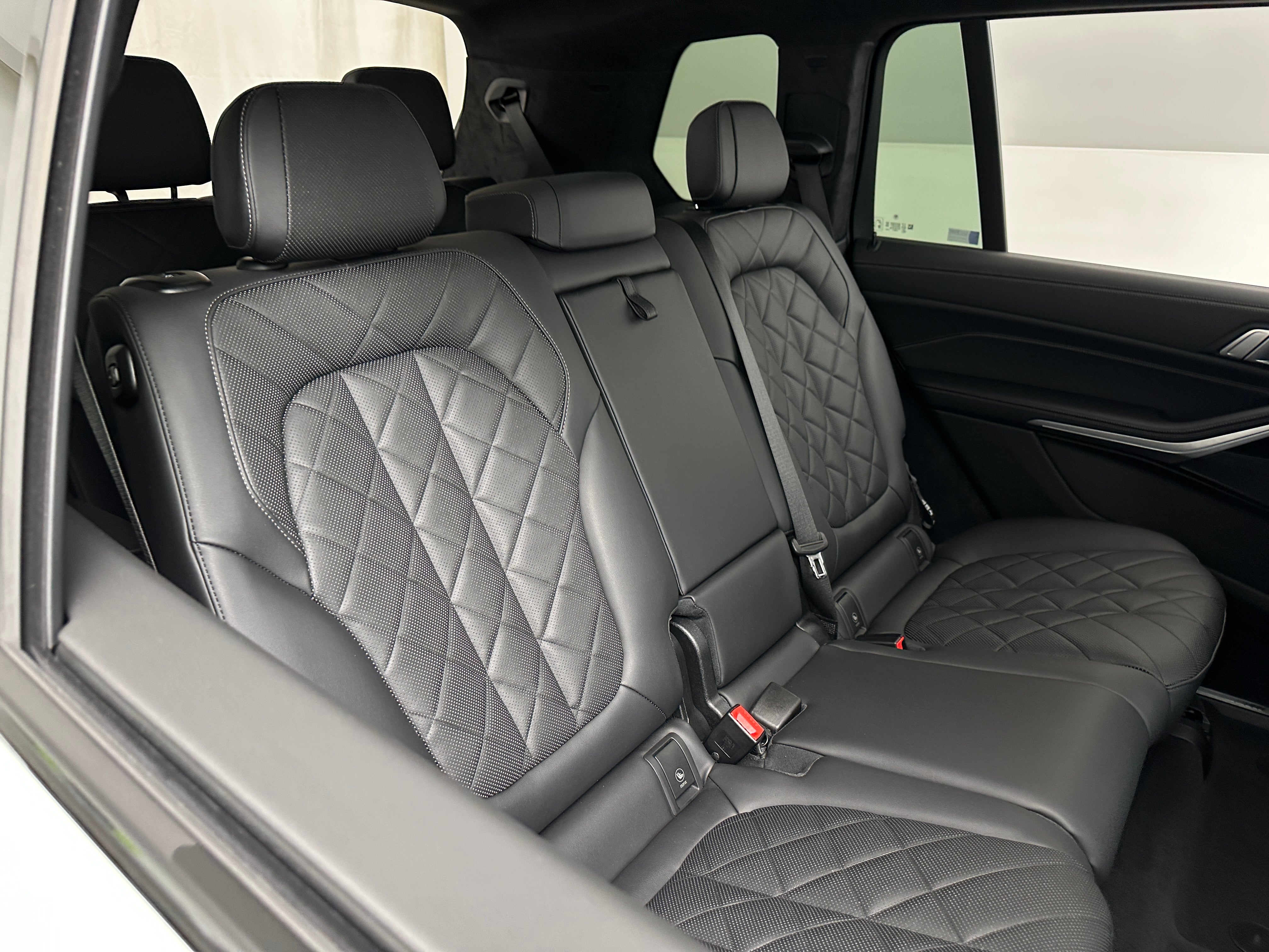 2023 BMW X7 xDrive40i 5