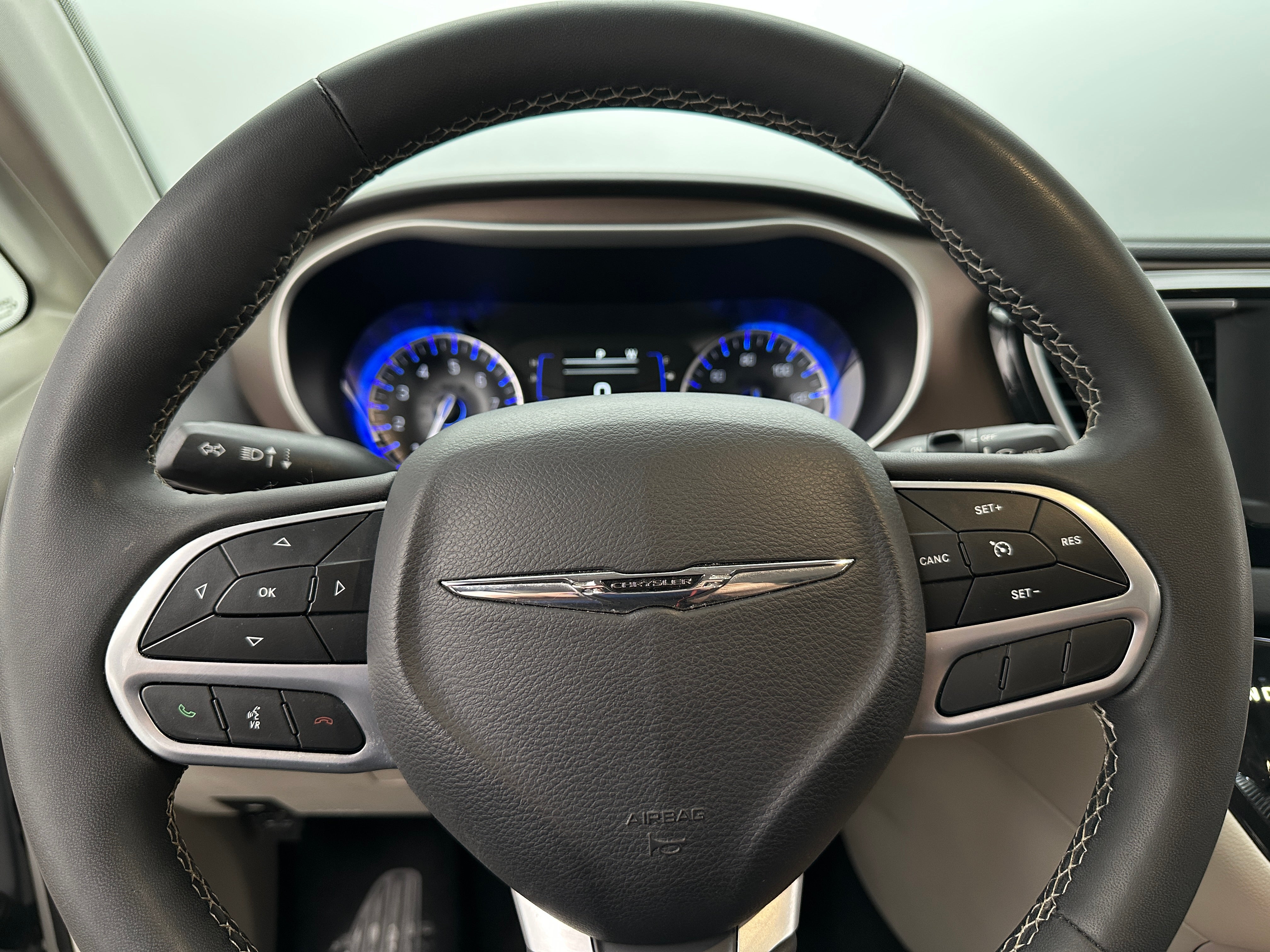 2023 Chrysler Voyager LX 5