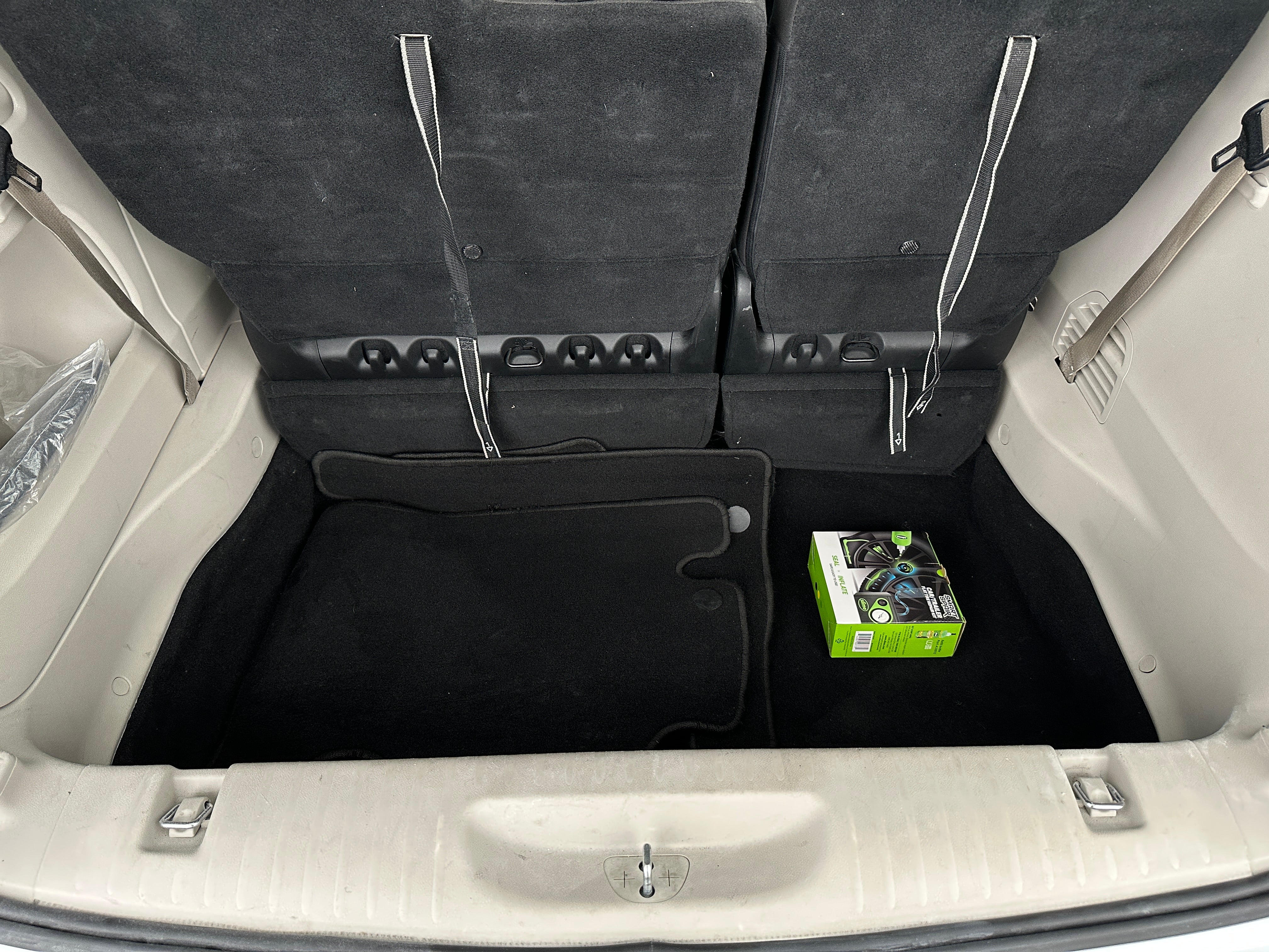 2023 Chrysler Voyager LX 7