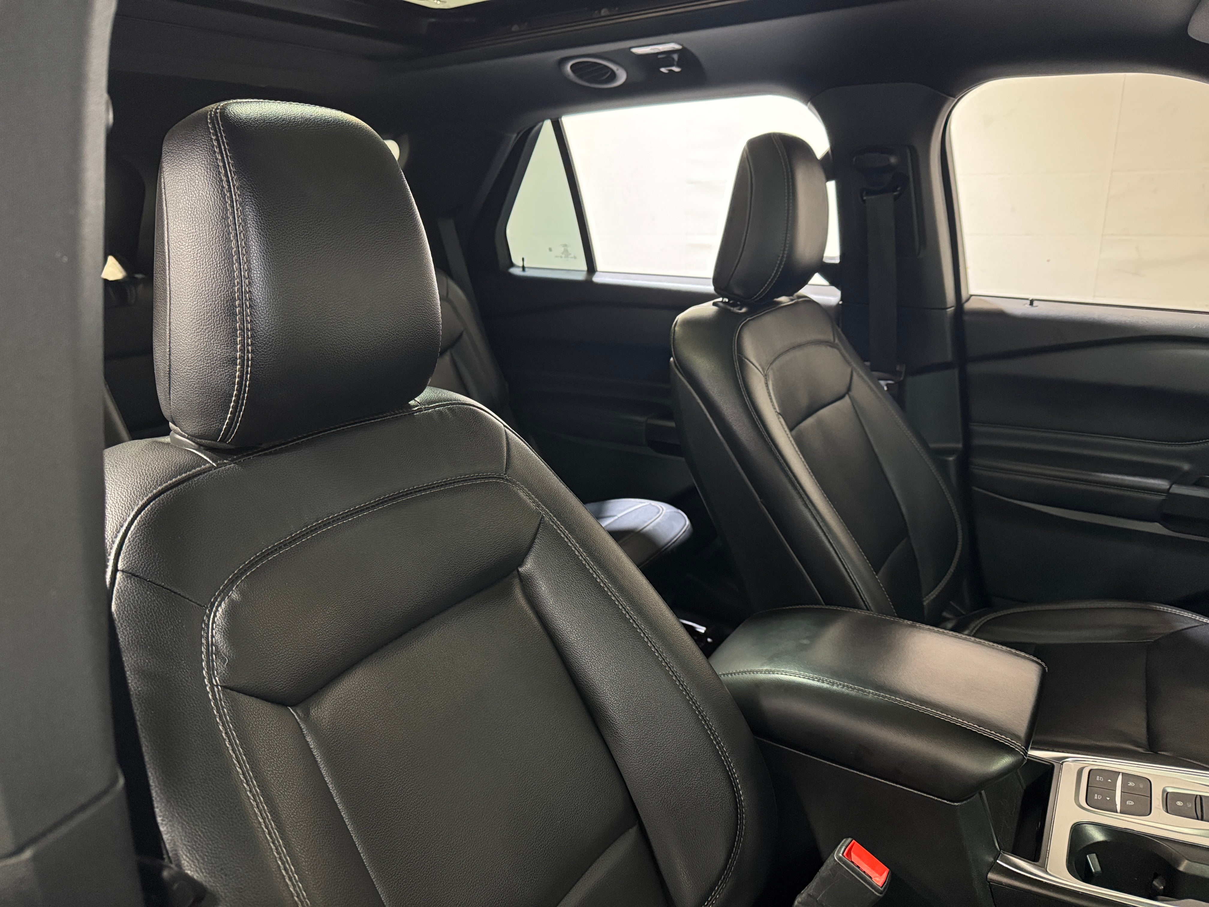 2020 Ford Explorer XLT 2