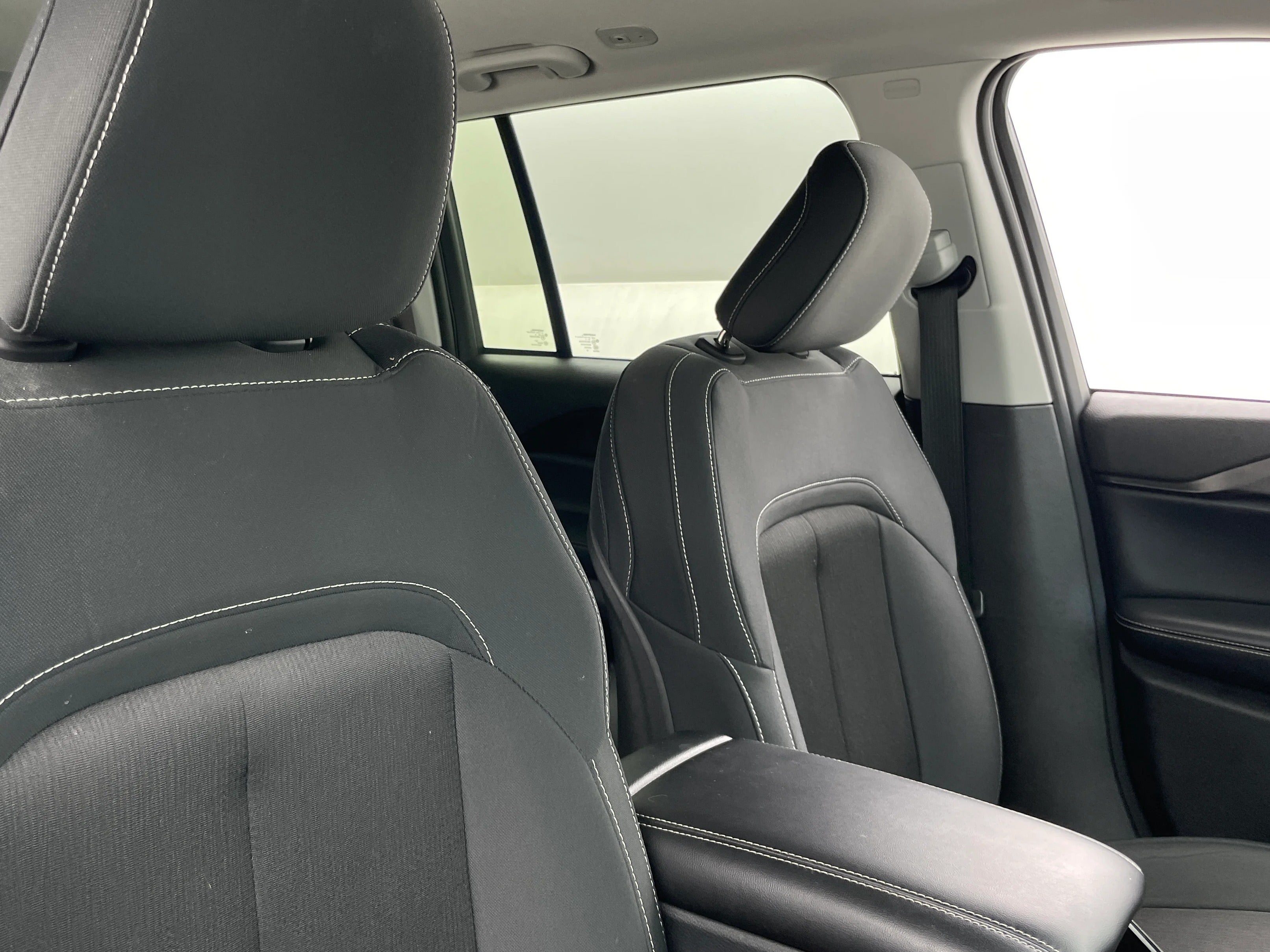 2023 Jeep Grand Cherokee Laredo 2
