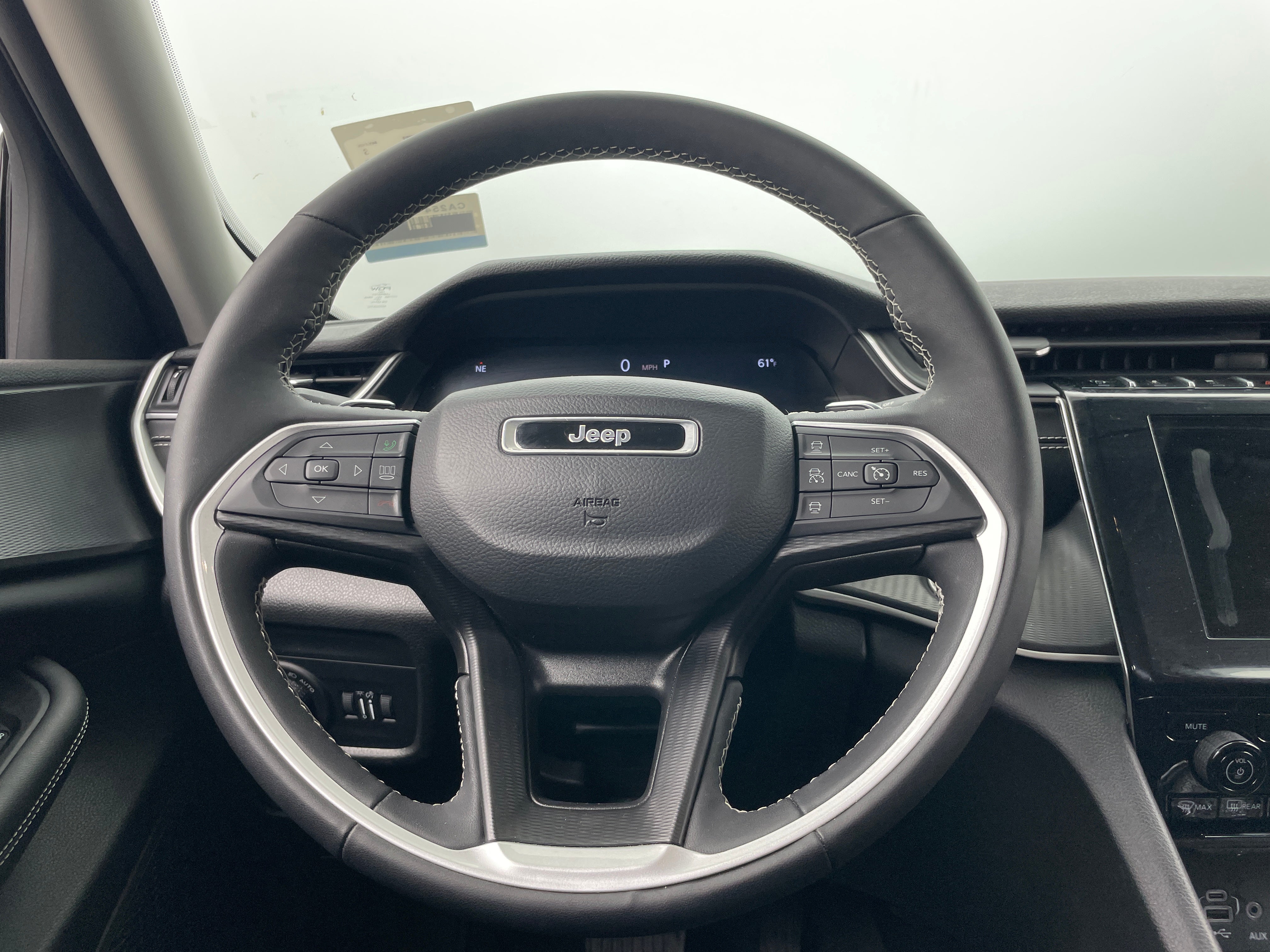 2023 Jeep Grand Cherokee Laredo 5