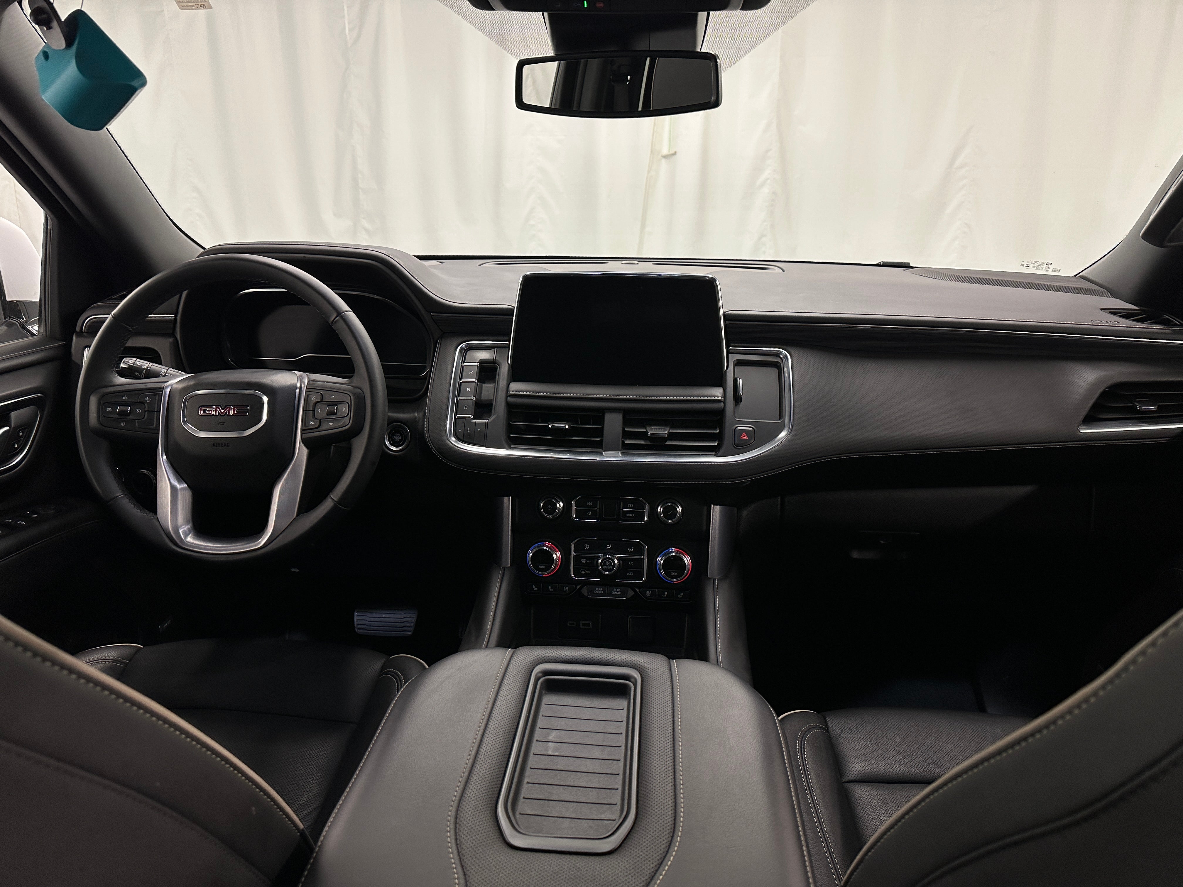 2024 GMC Yukon XL SLT 2