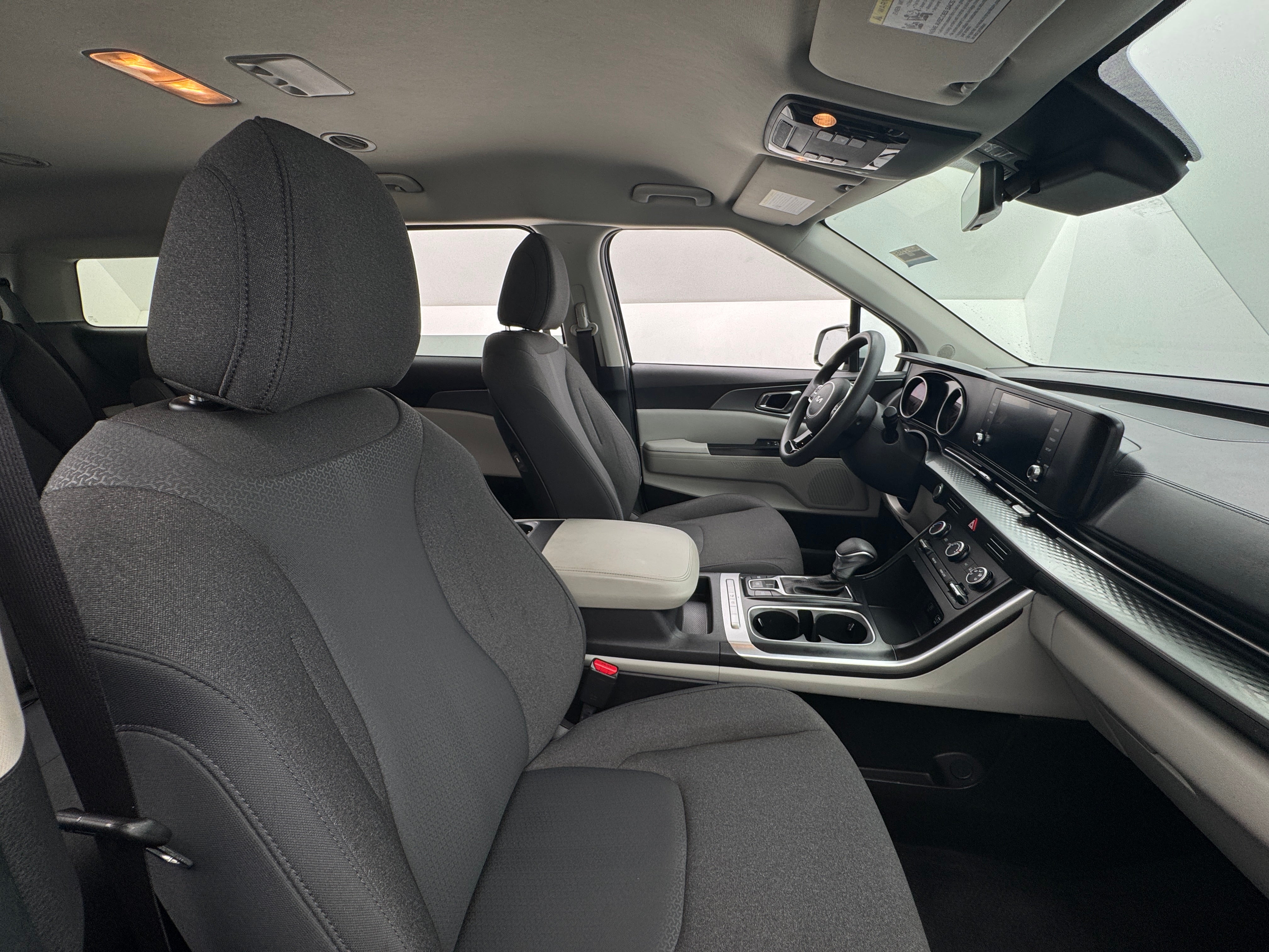 2022 Kia Carnival LX 2
