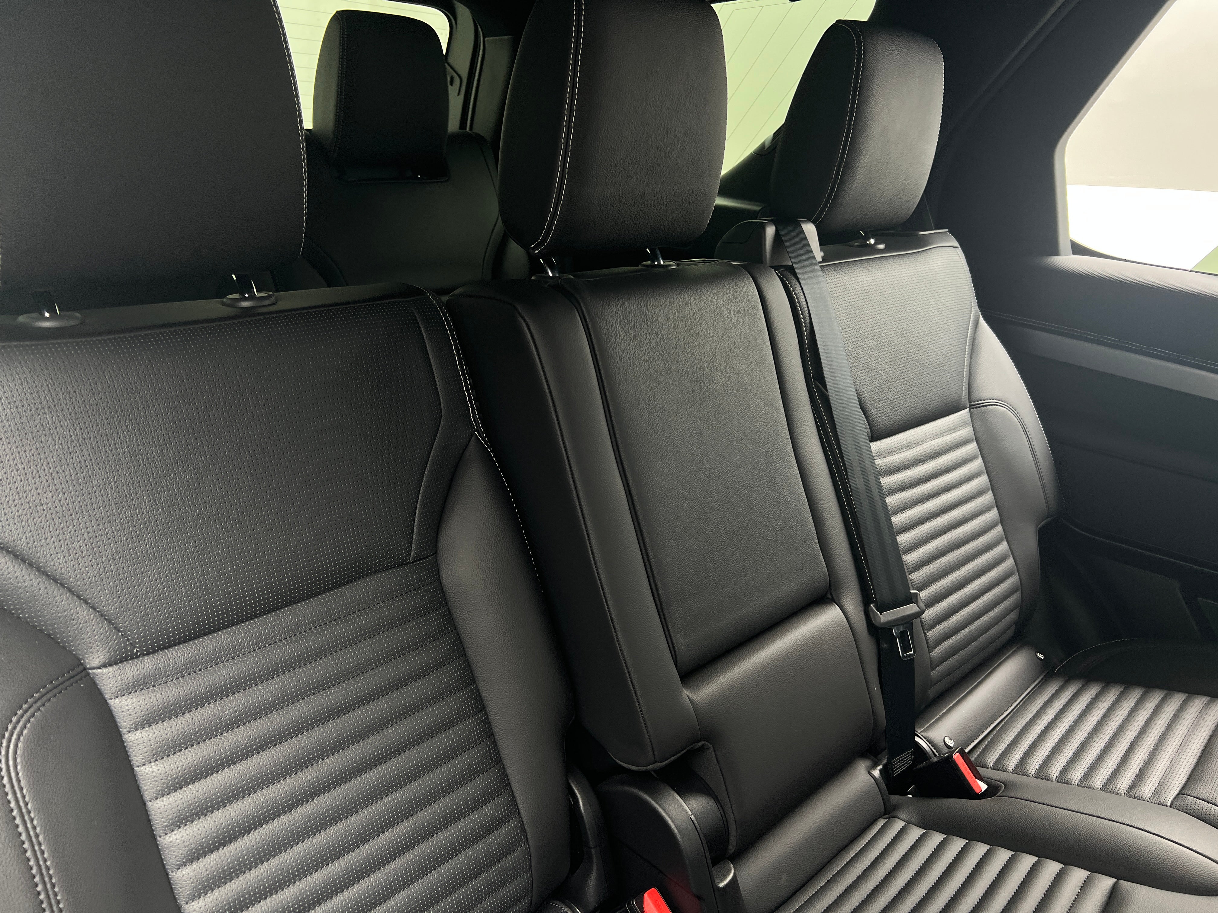 2023 Land Rover Discovery R-Dynamic S 5