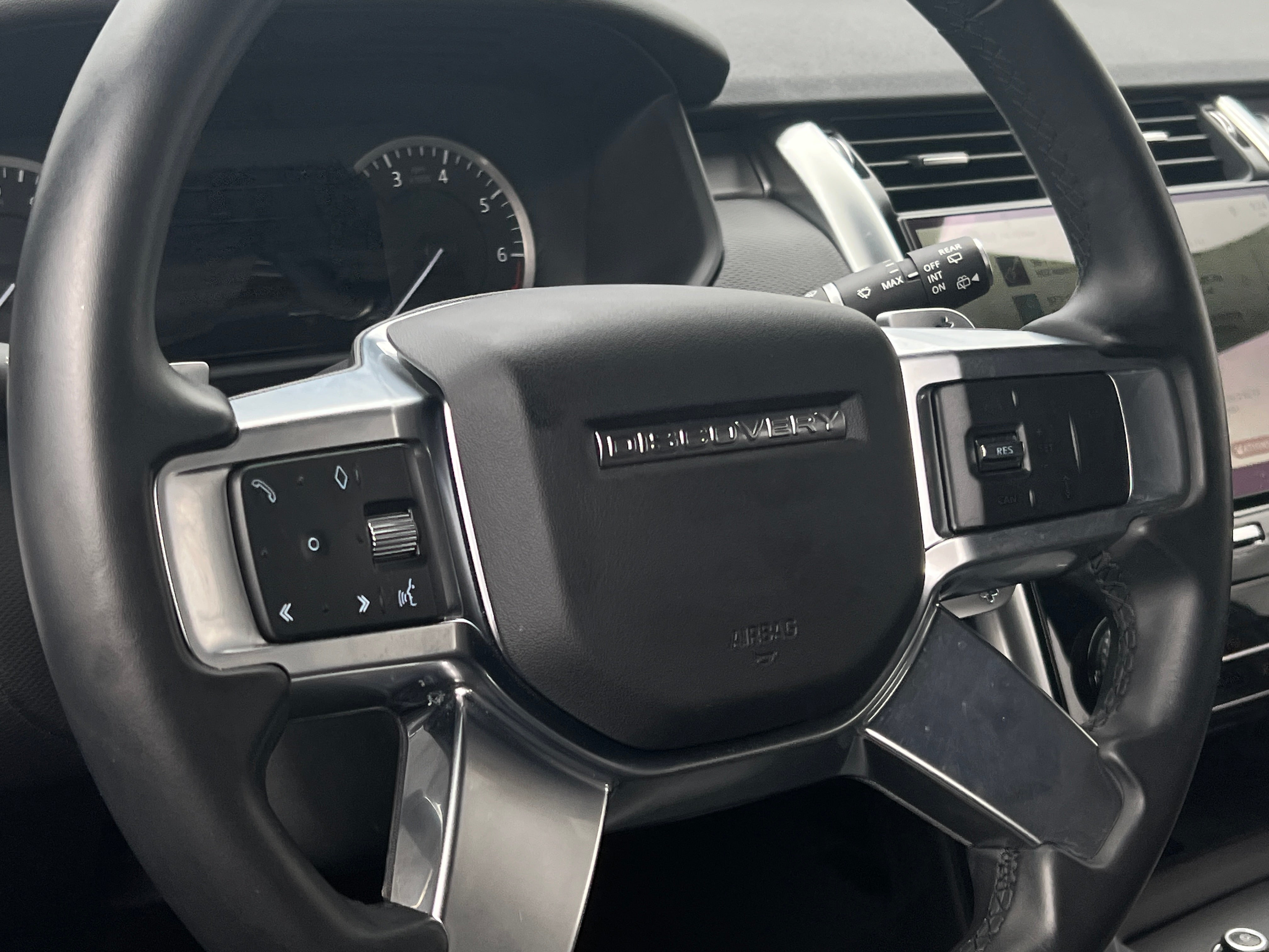 2023 Land Rover Discovery R-Dynamic S 4