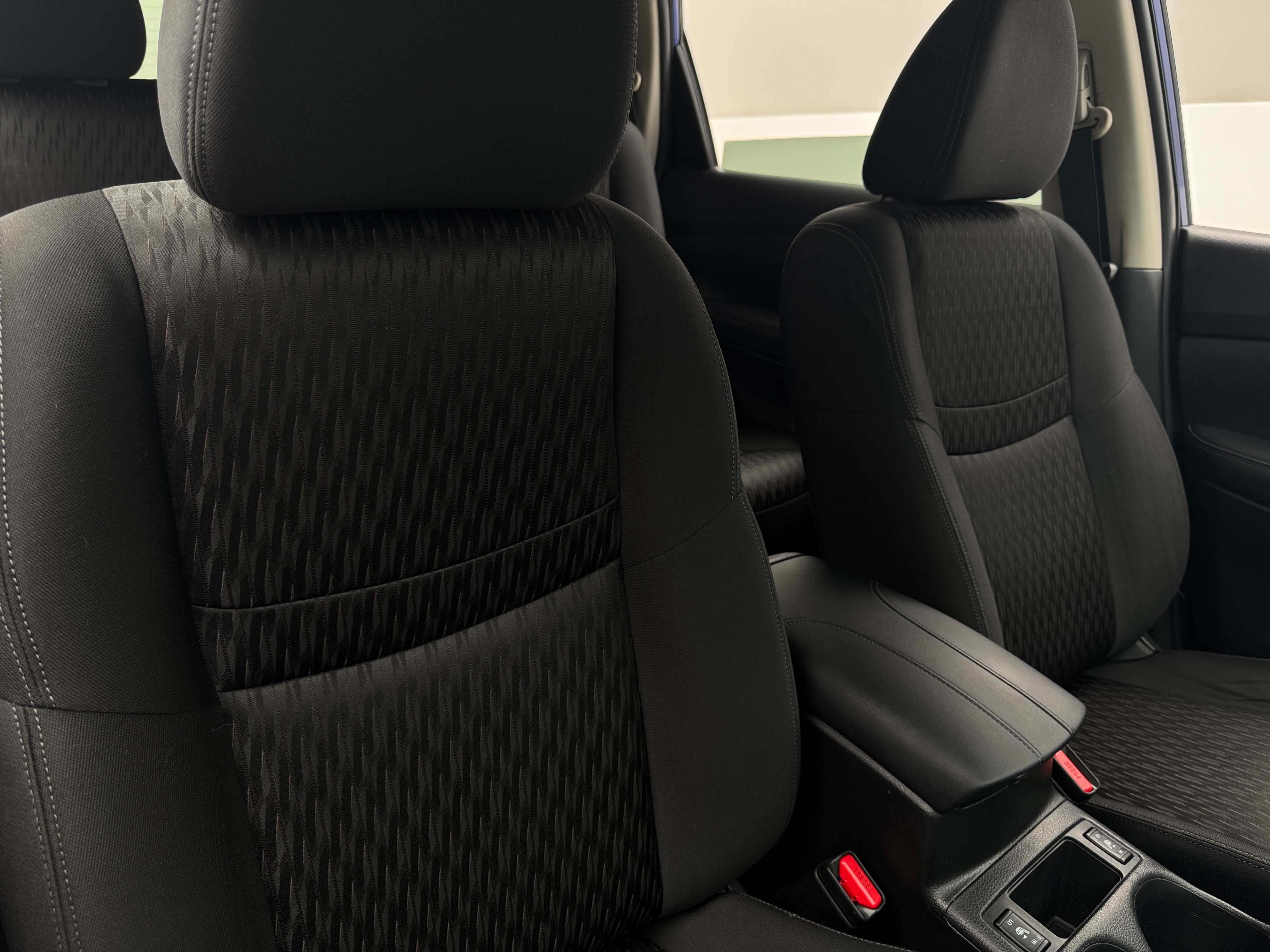 2019 Nissan Rogue SV 2