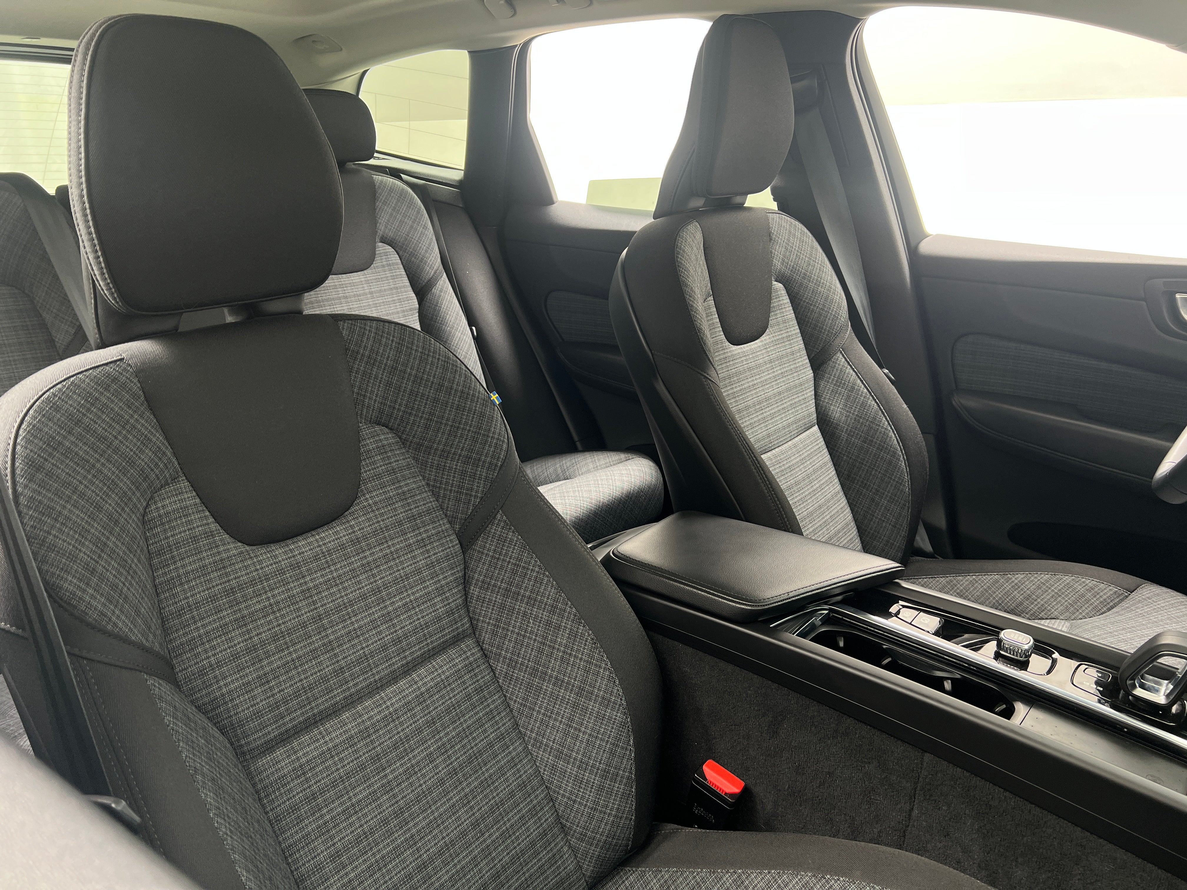 2022 Volvo XC60 B5 Momentum 2