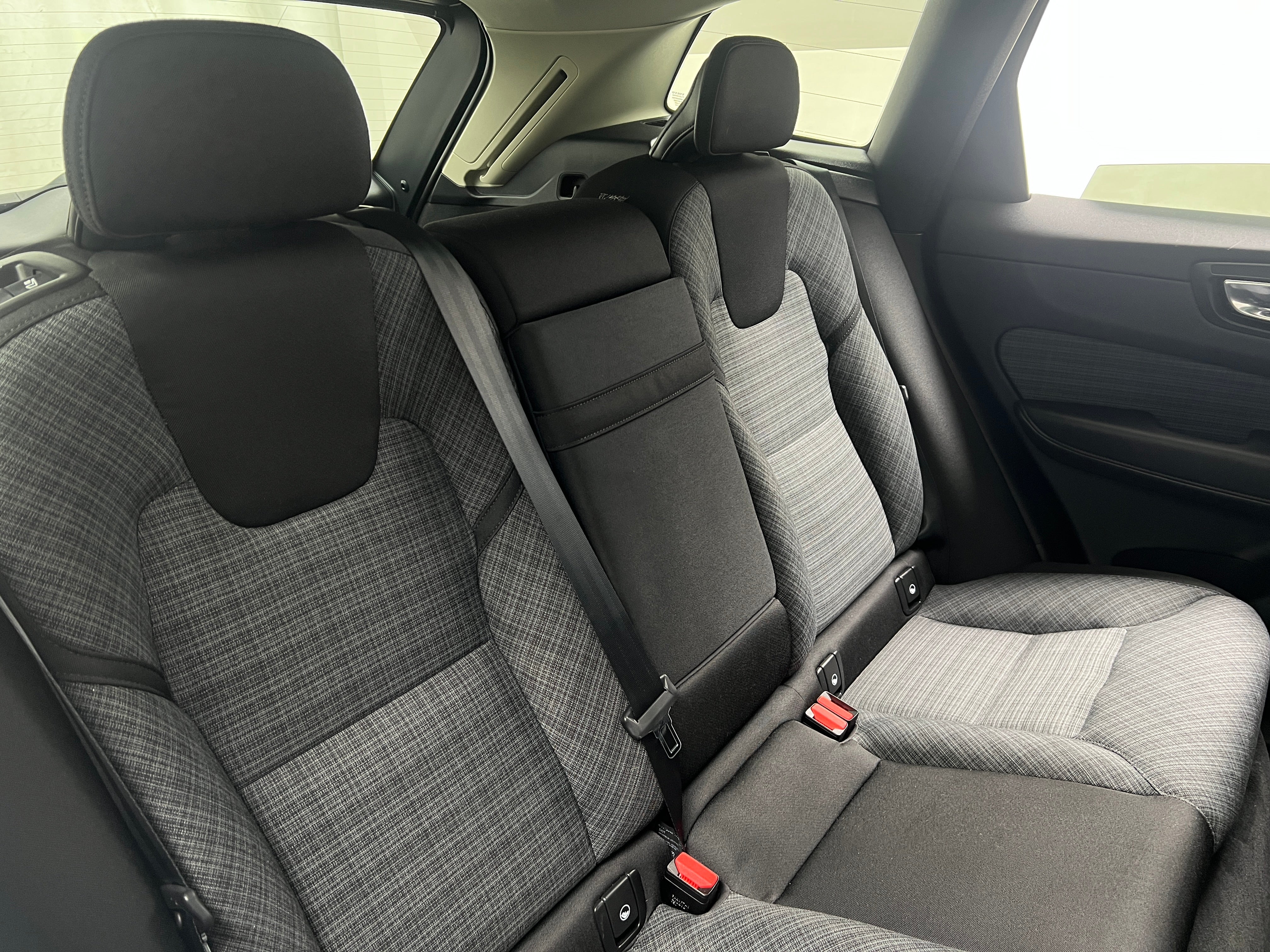 2022 Volvo XC60 B5 Momentum 6