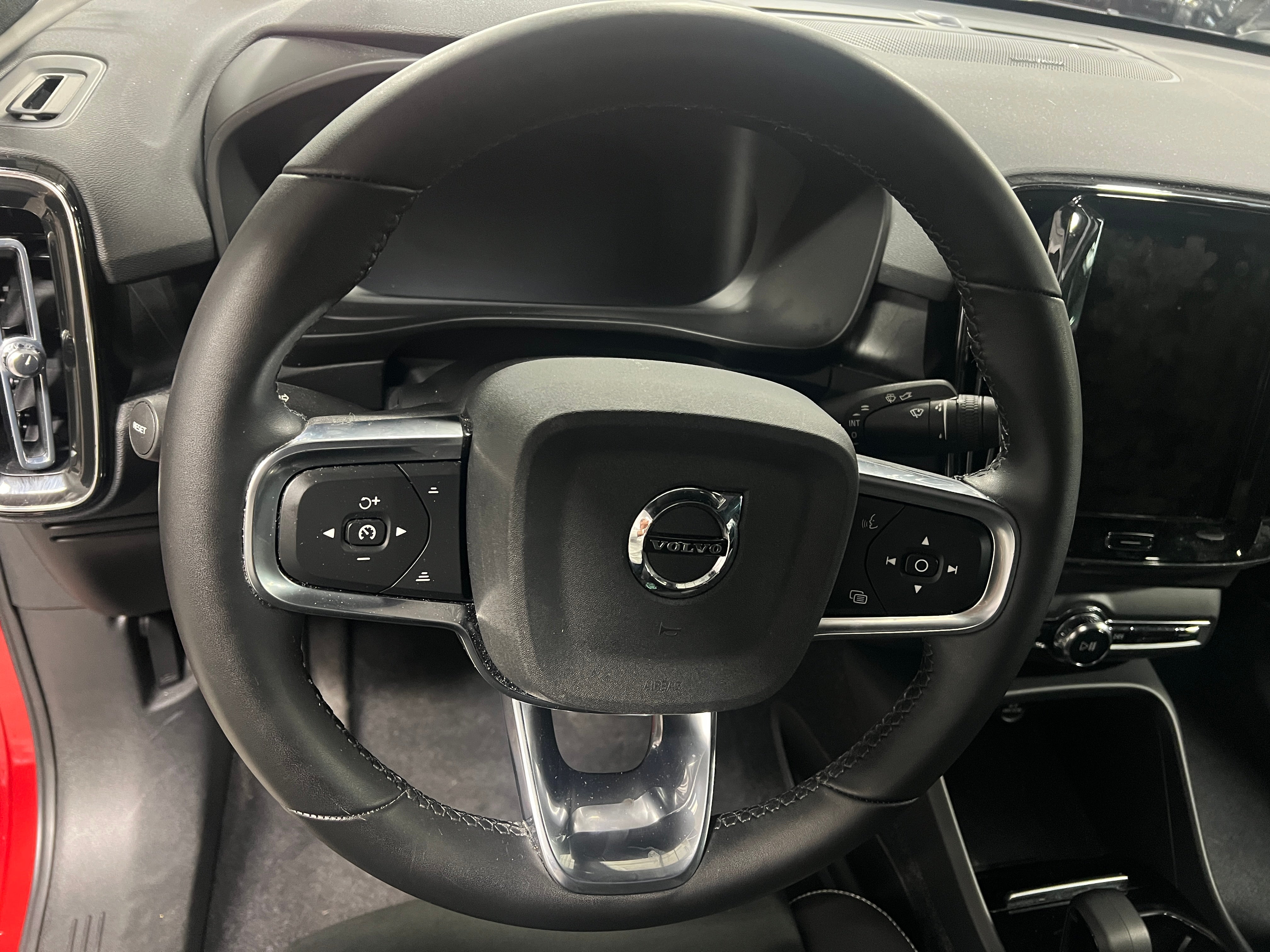 2022 Volvo C40 Ultimate 5