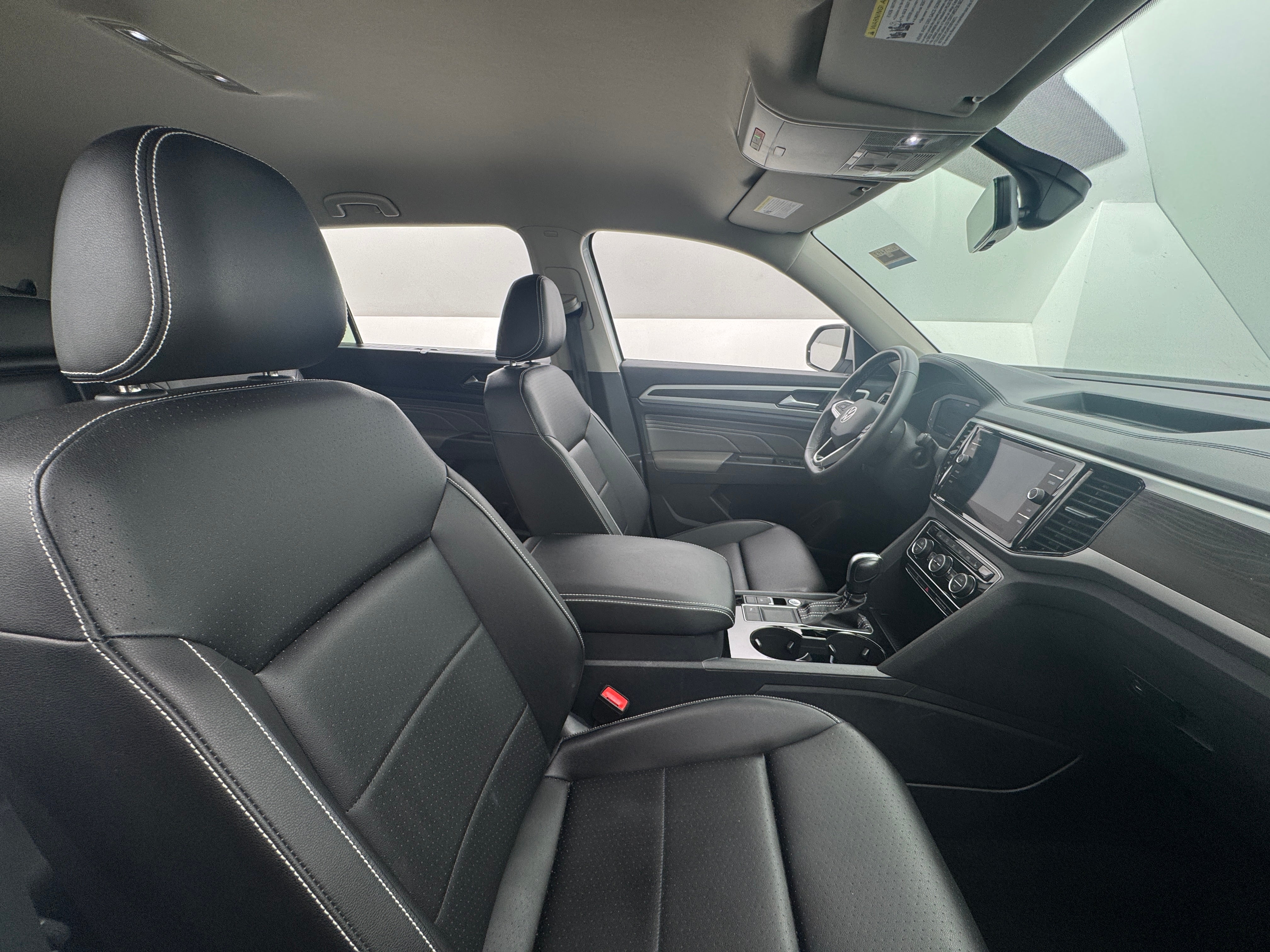 2023 Volkswagen Atlas SE 2