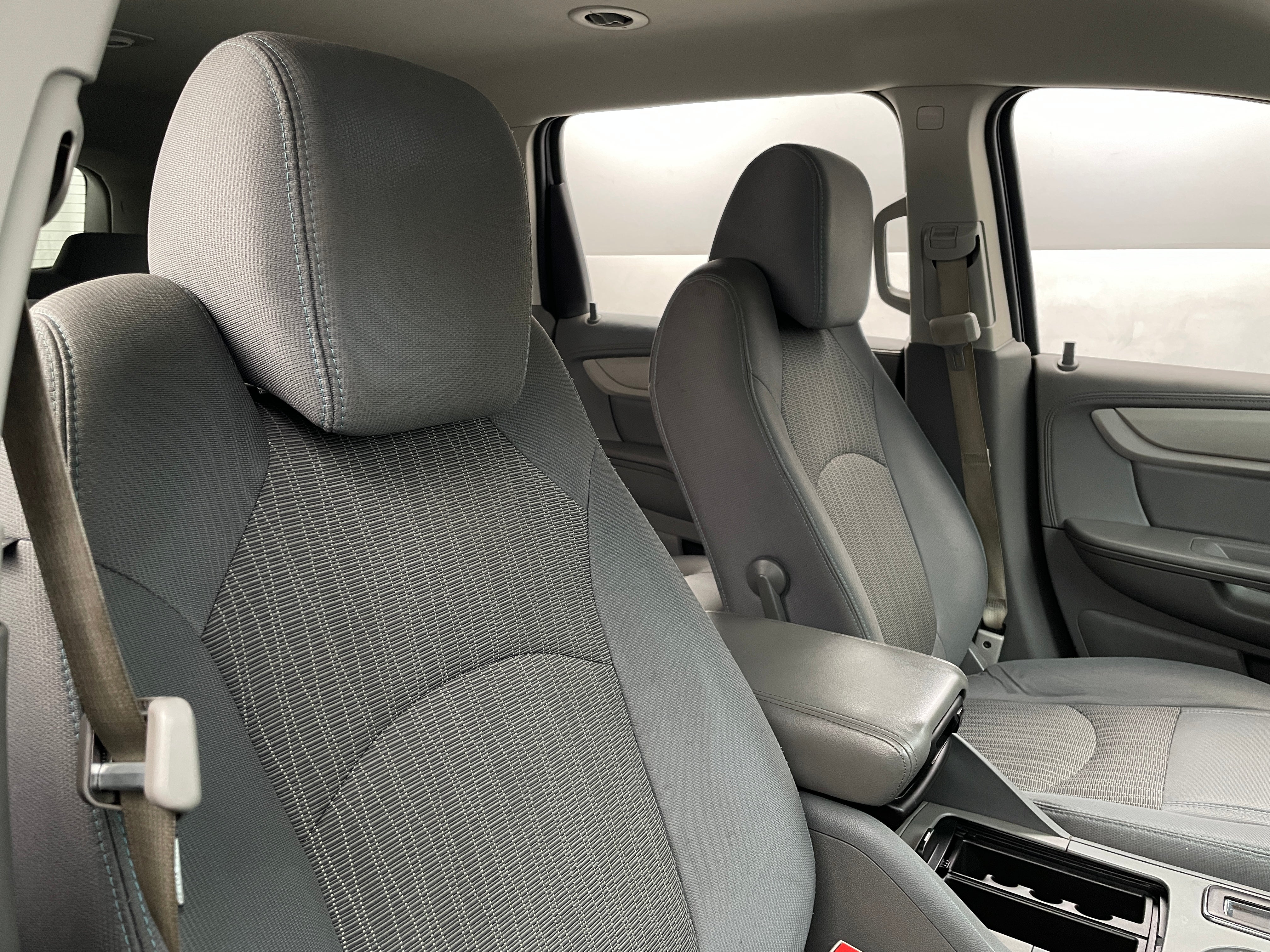 2017 Chevrolet Traverse LS 2