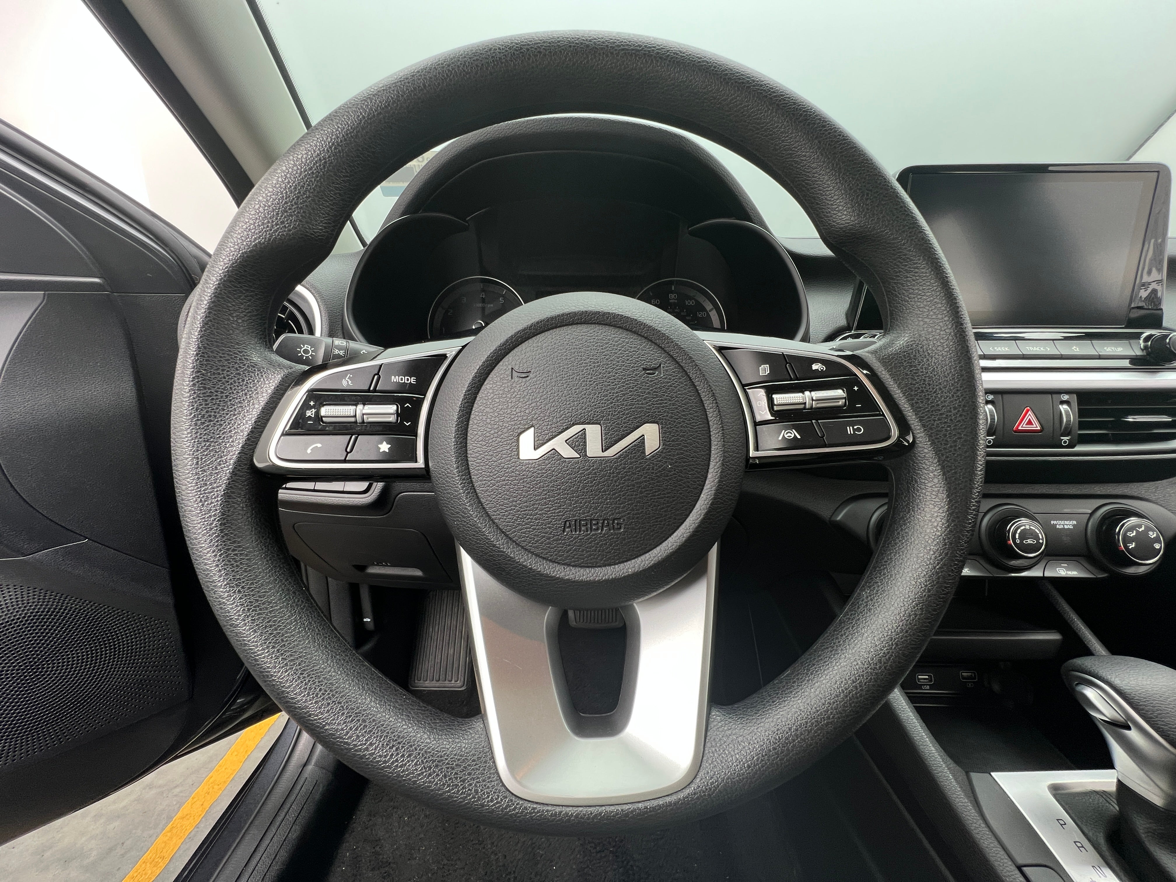 2024 Kia Forte LXS 5