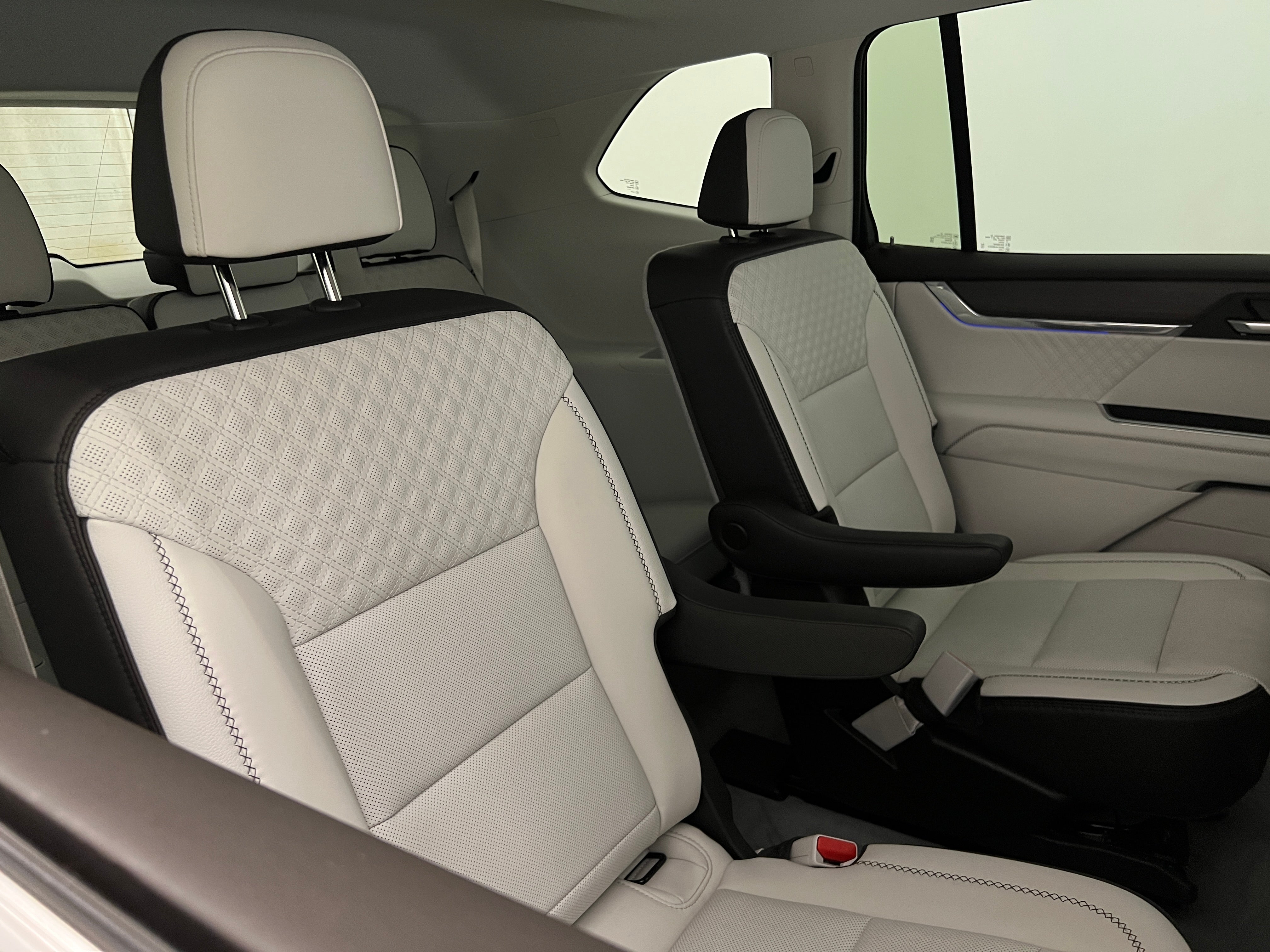 2024 GMC Acadia Denali 5