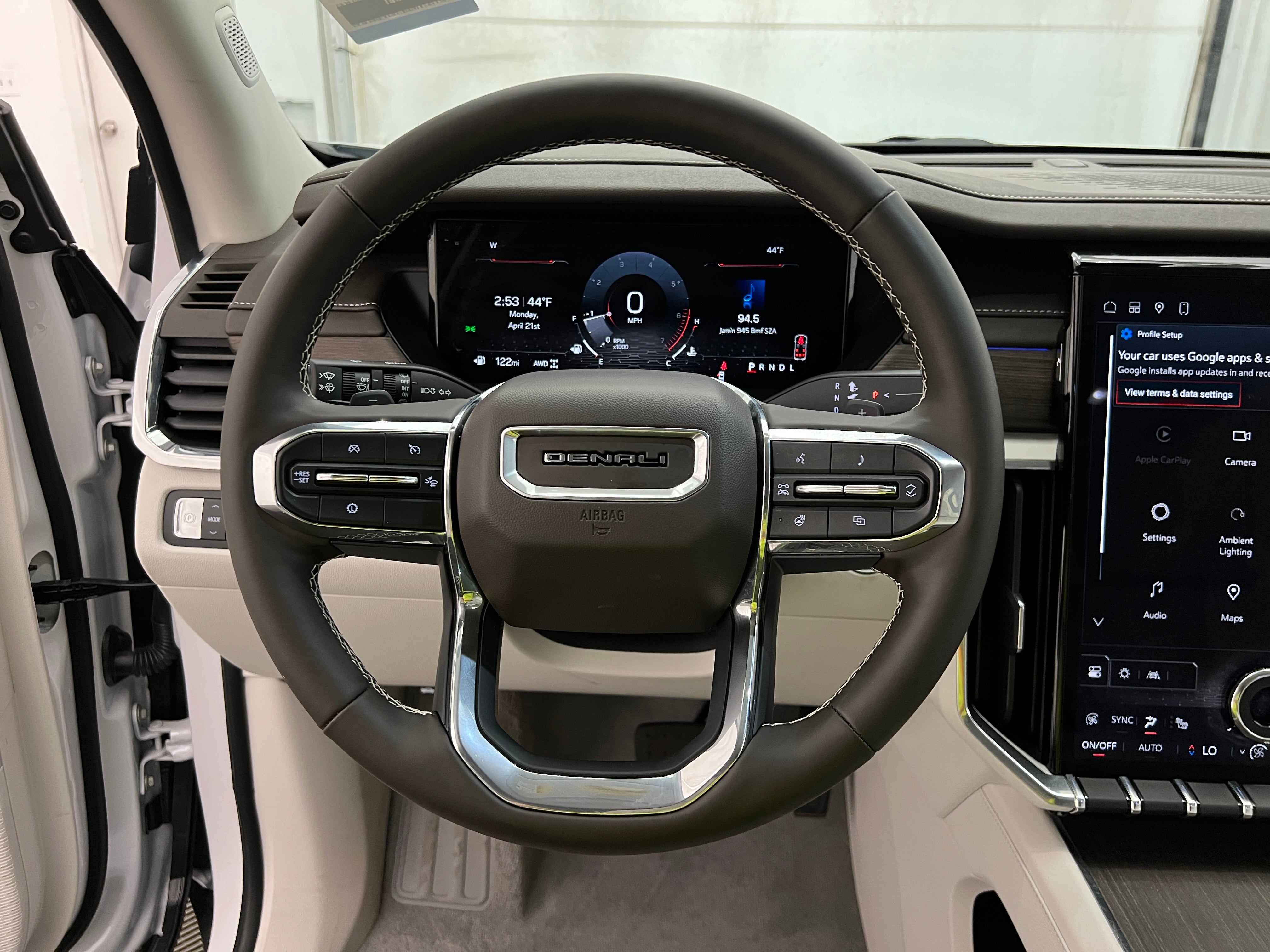 2024 GMC Acadia Denali 4