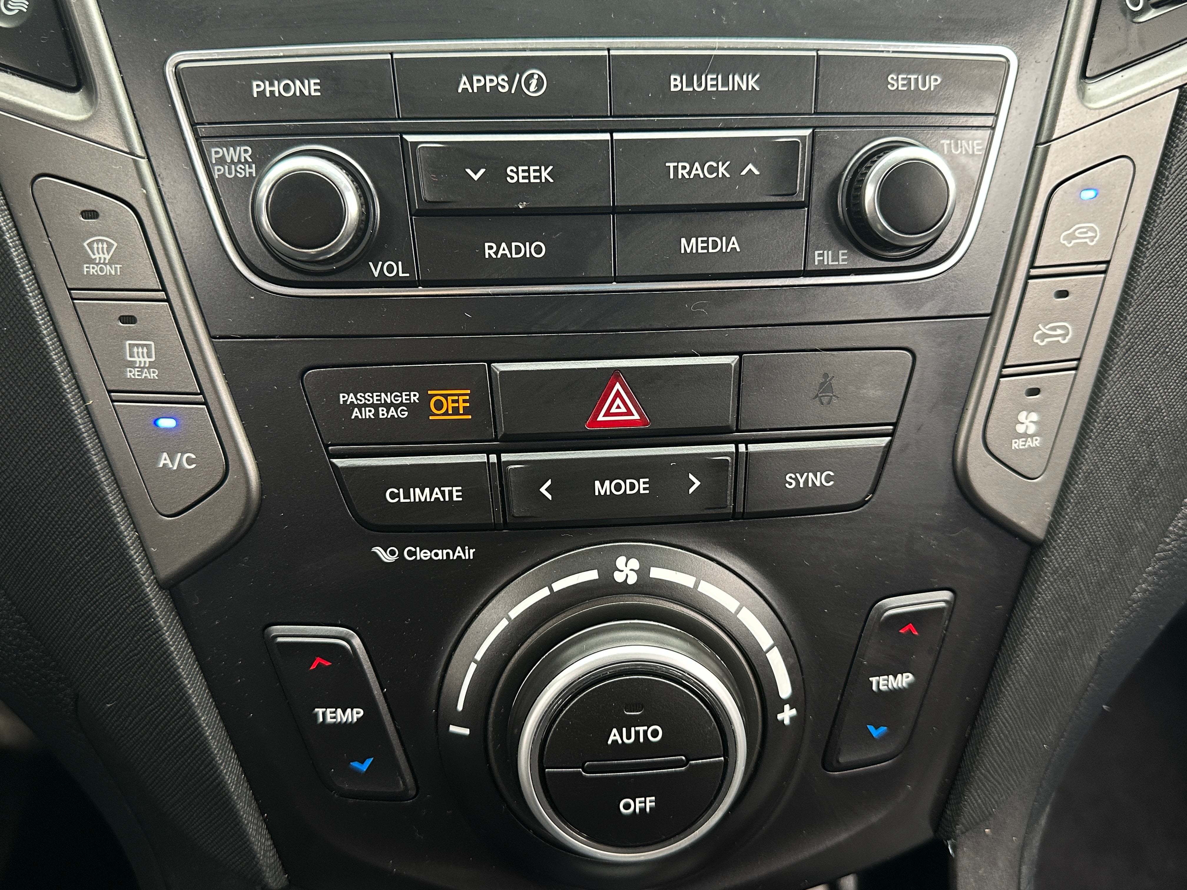 2018 Hyundai Santa Fe SE 3