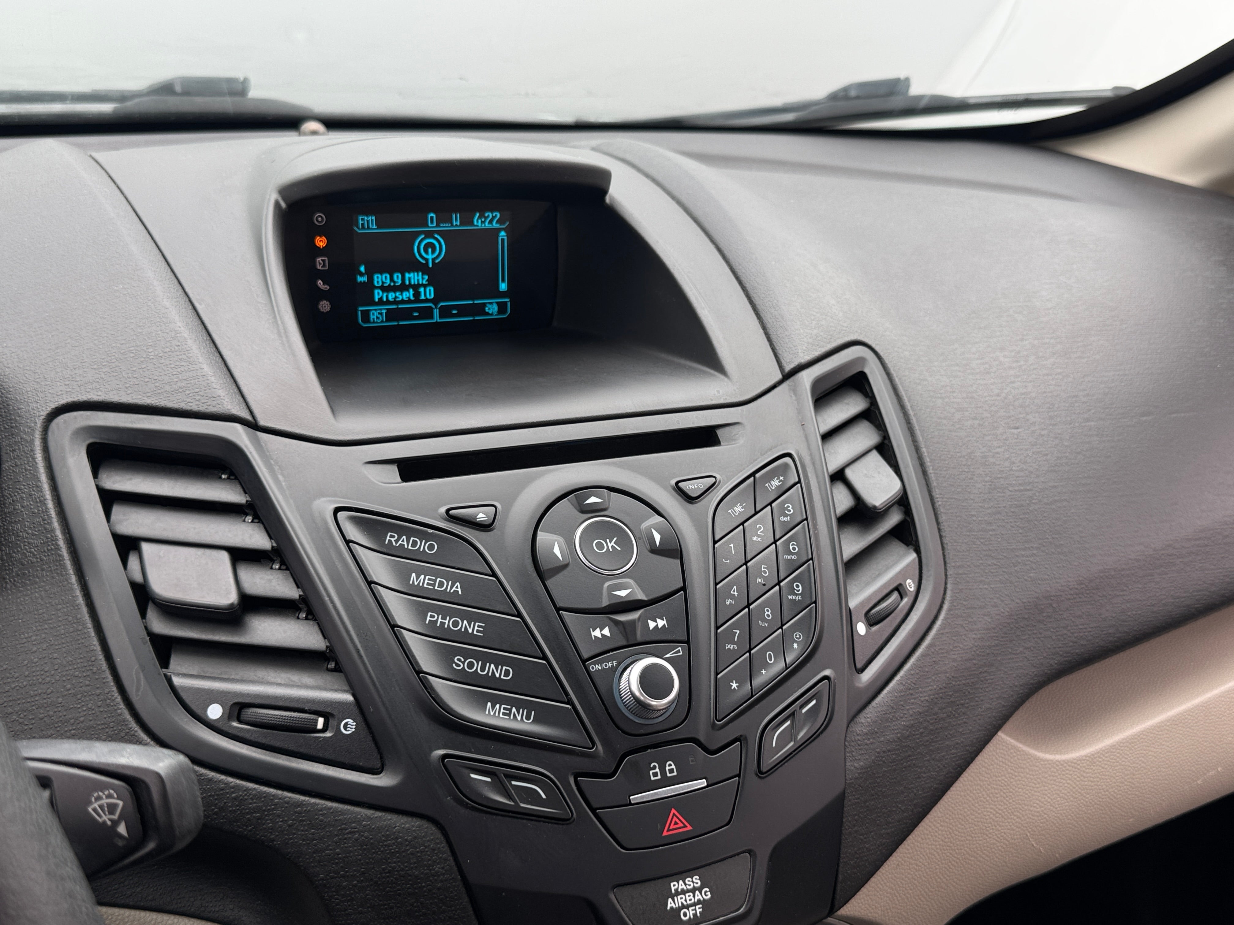 2017 Ford Fiesta SE 4