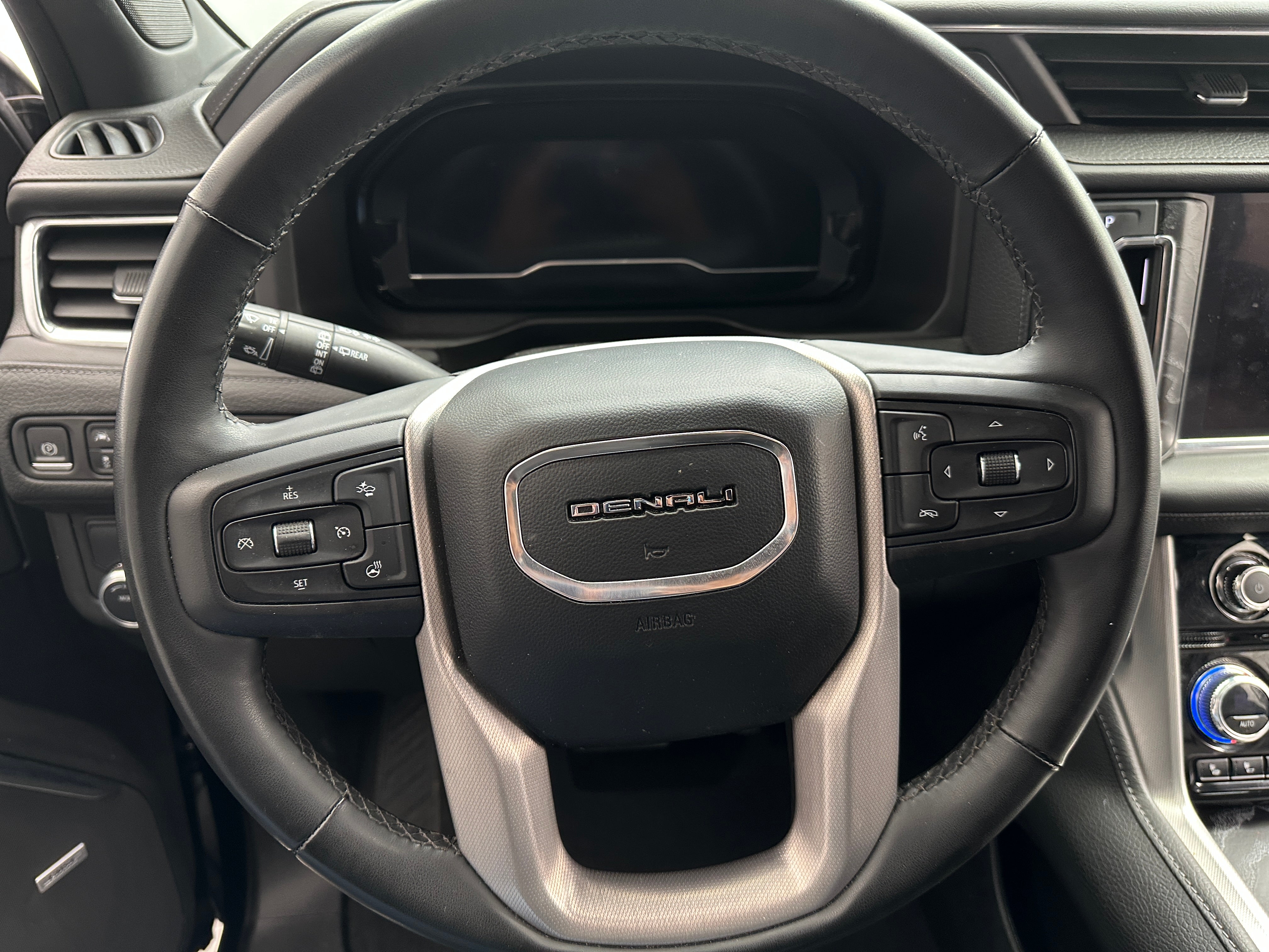 2023 GMC Yukon XL Denali 4