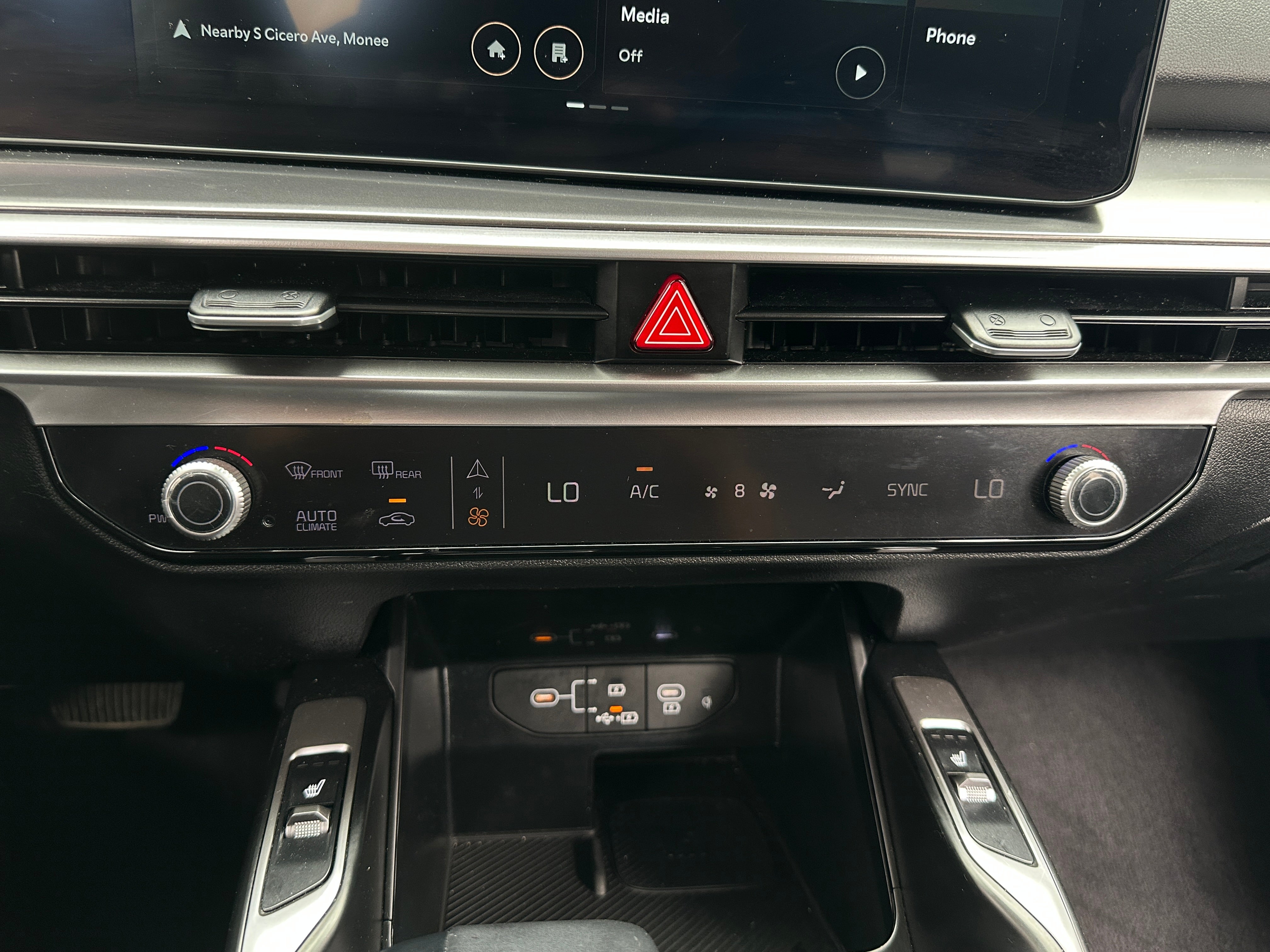 2024 Kia Sorento S 4