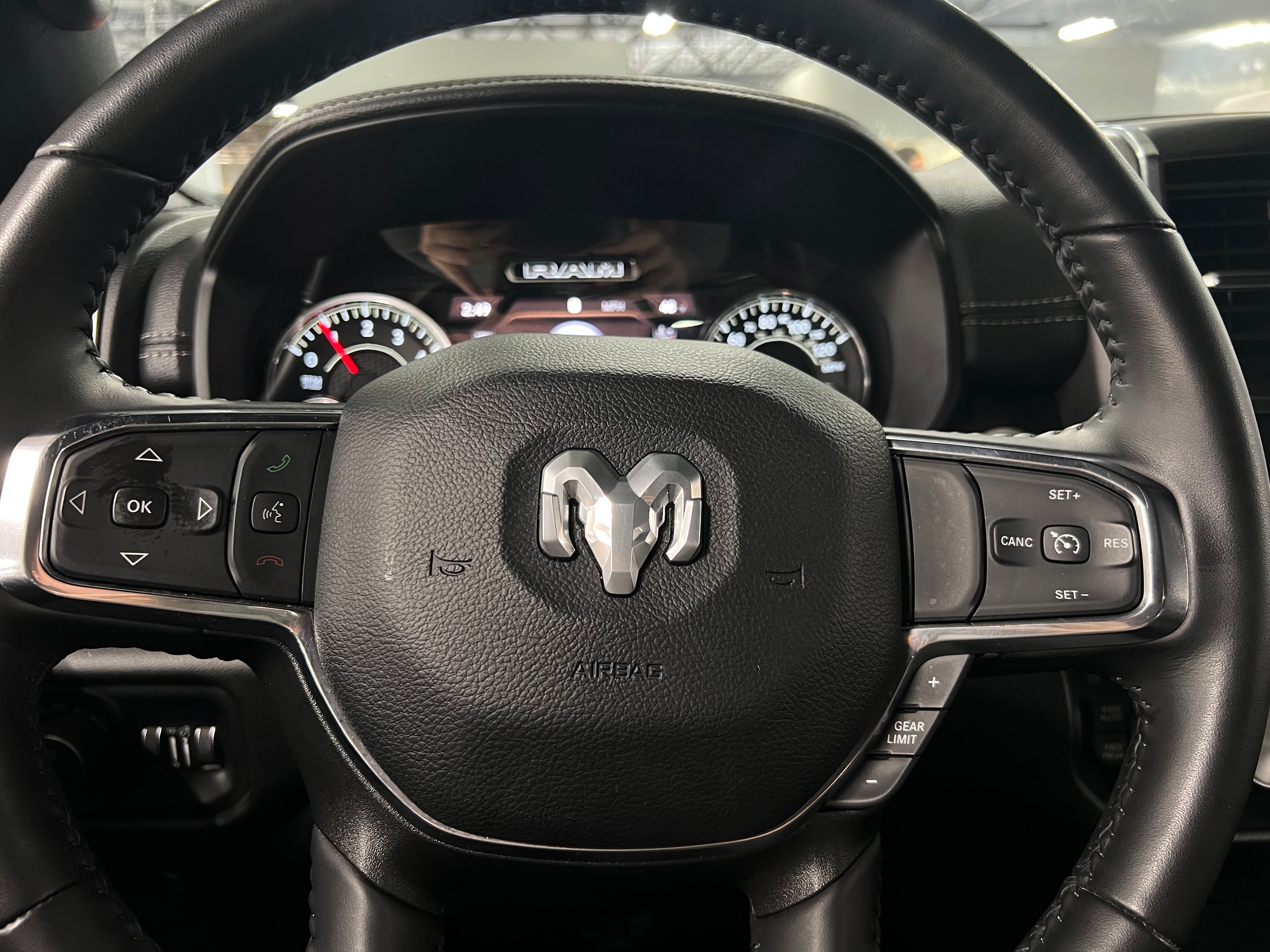 2024 RAM 1500 Laramie 4