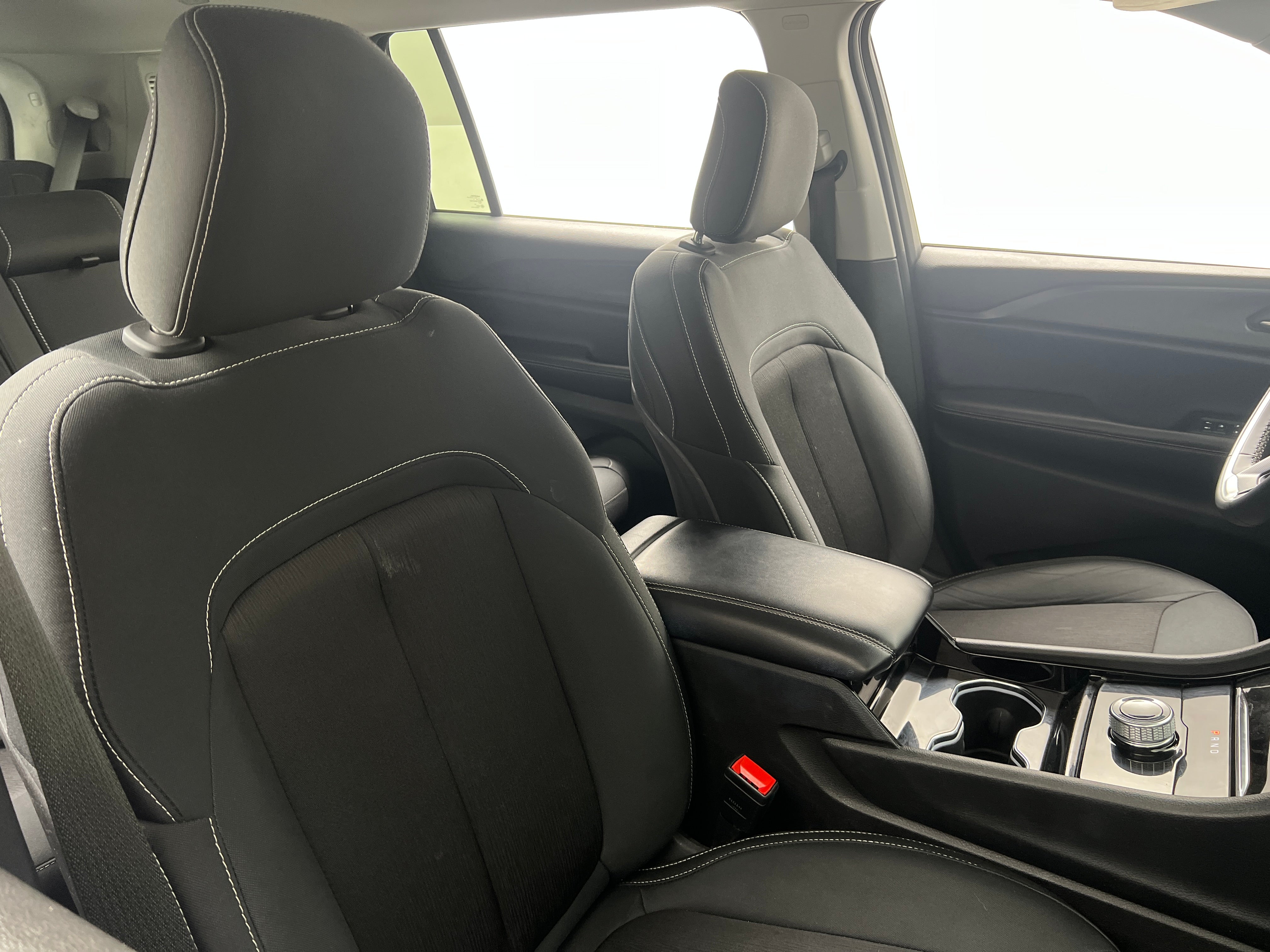 2023 Jeep Grand Cherokee L Laredo 2