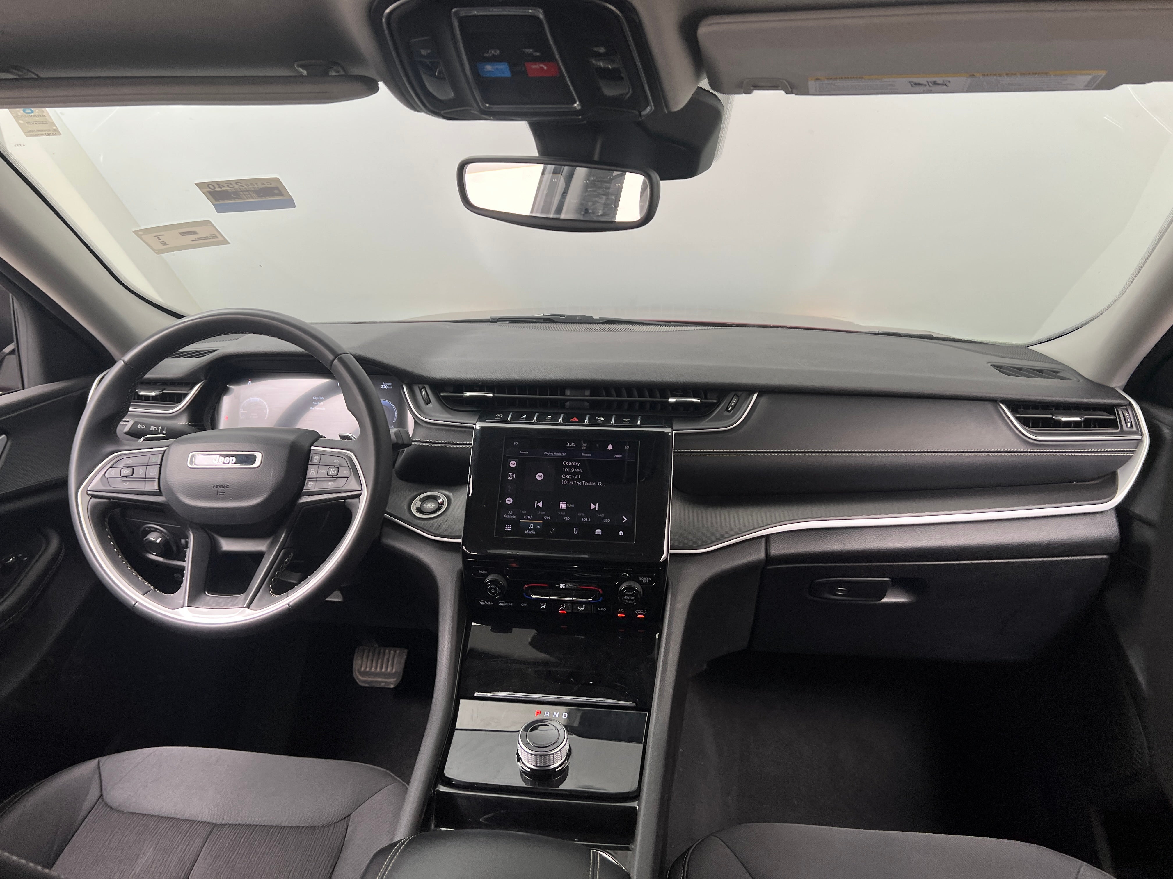 2023 Jeep Grand Cherokee L Laredo 3