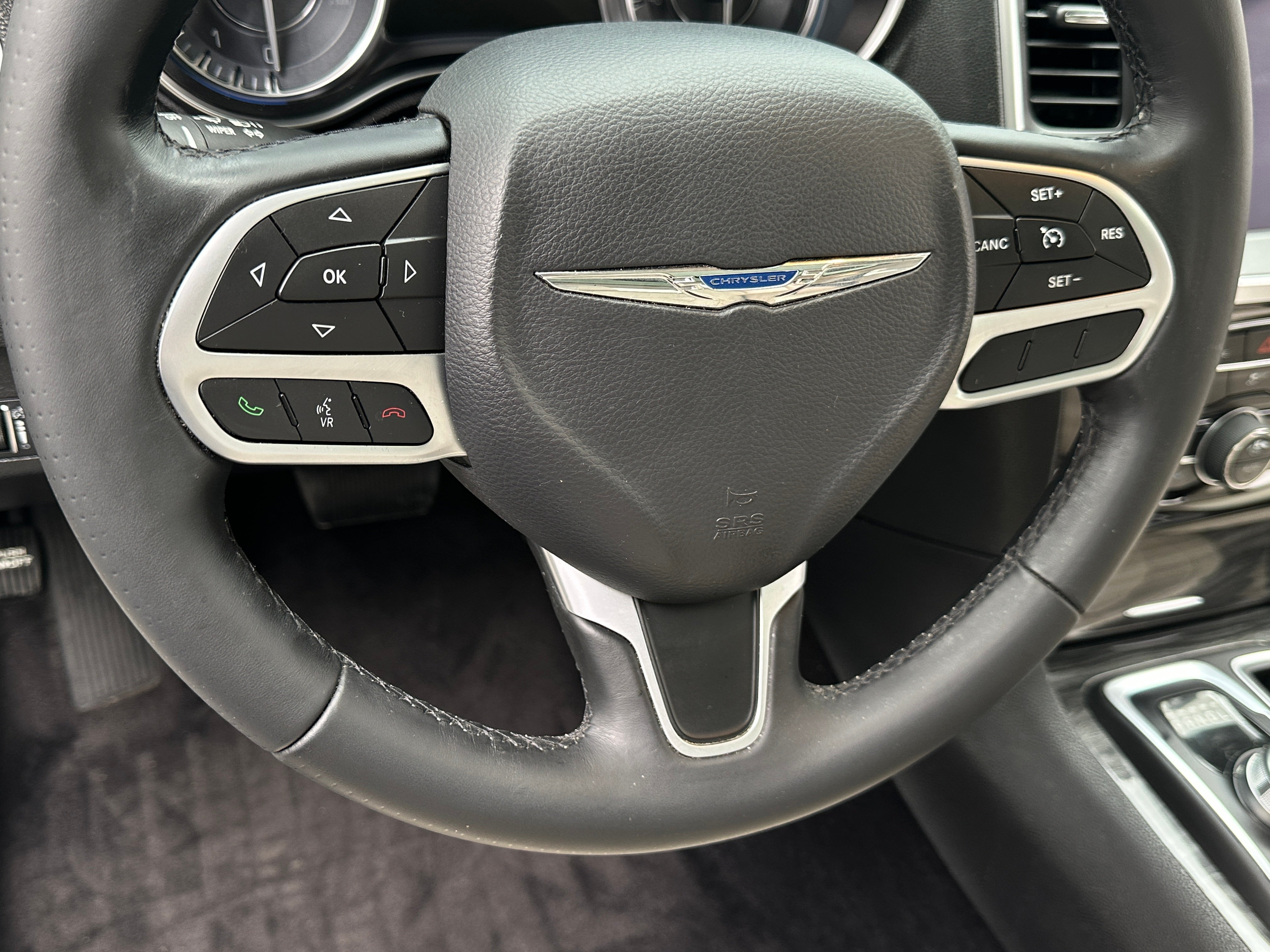 2017 Chrysler 300 Limited Edition 4