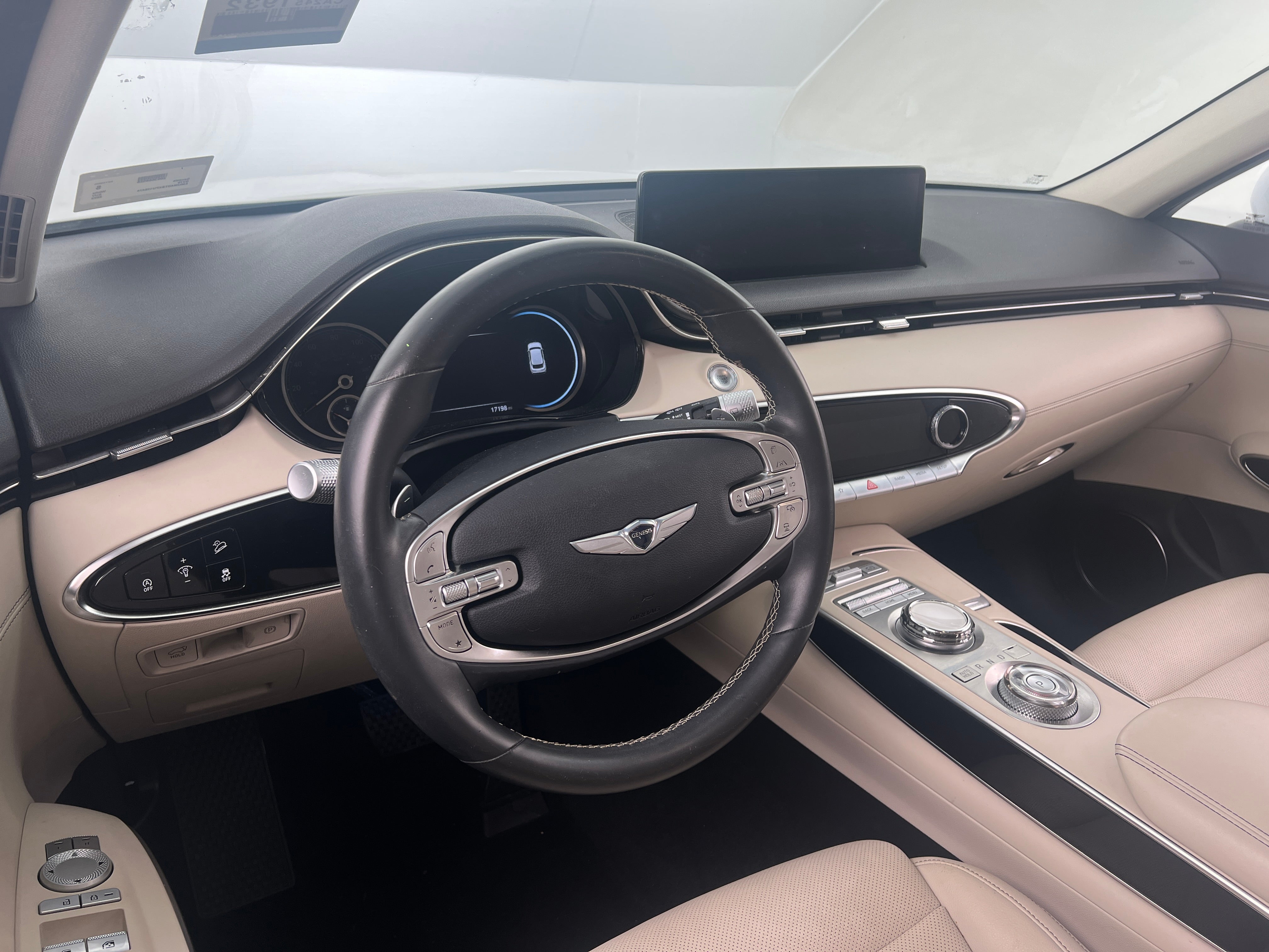 2023 Genesis GV70 Standard 2