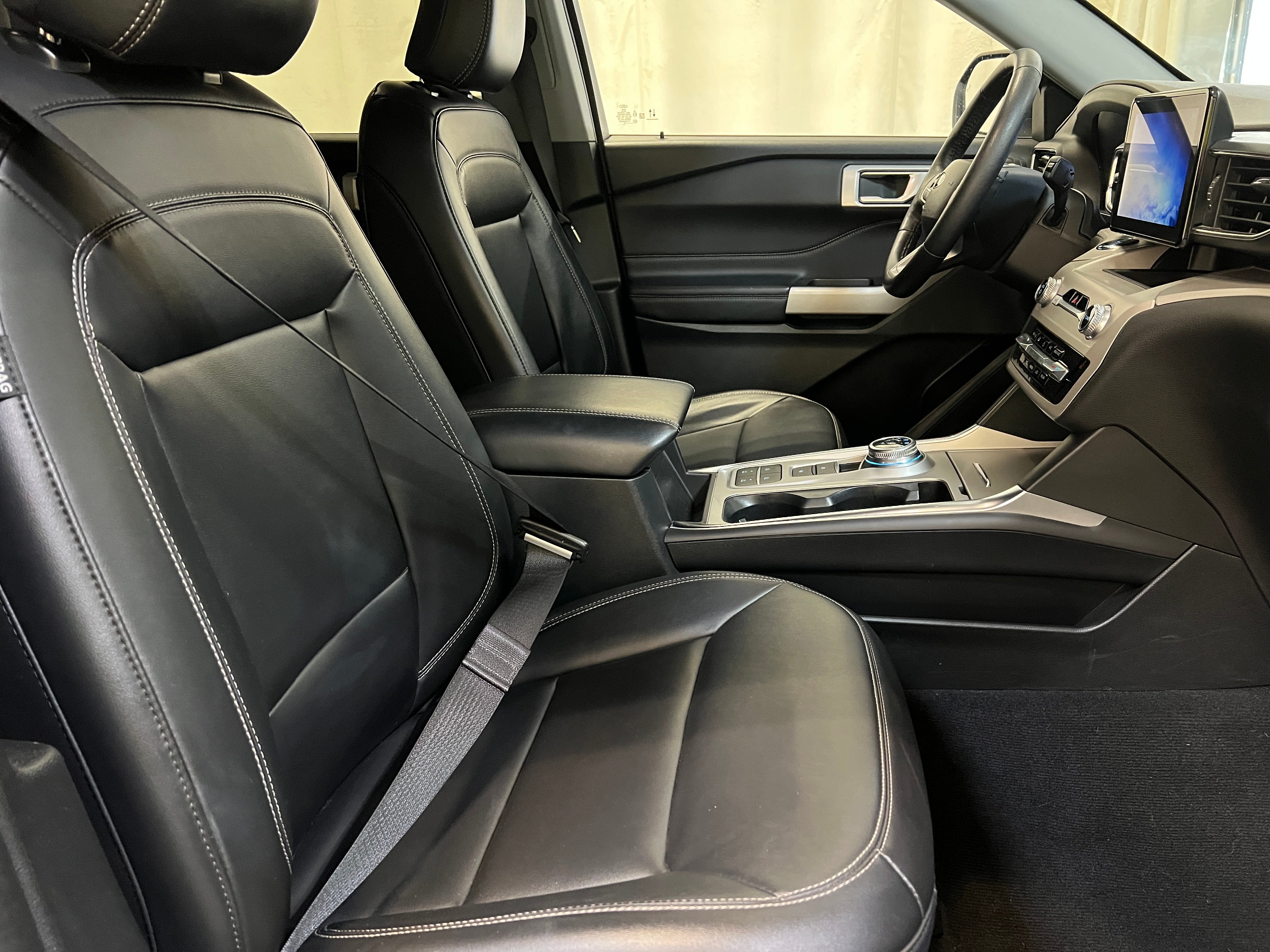 2024 Ford Explorer XLT 2