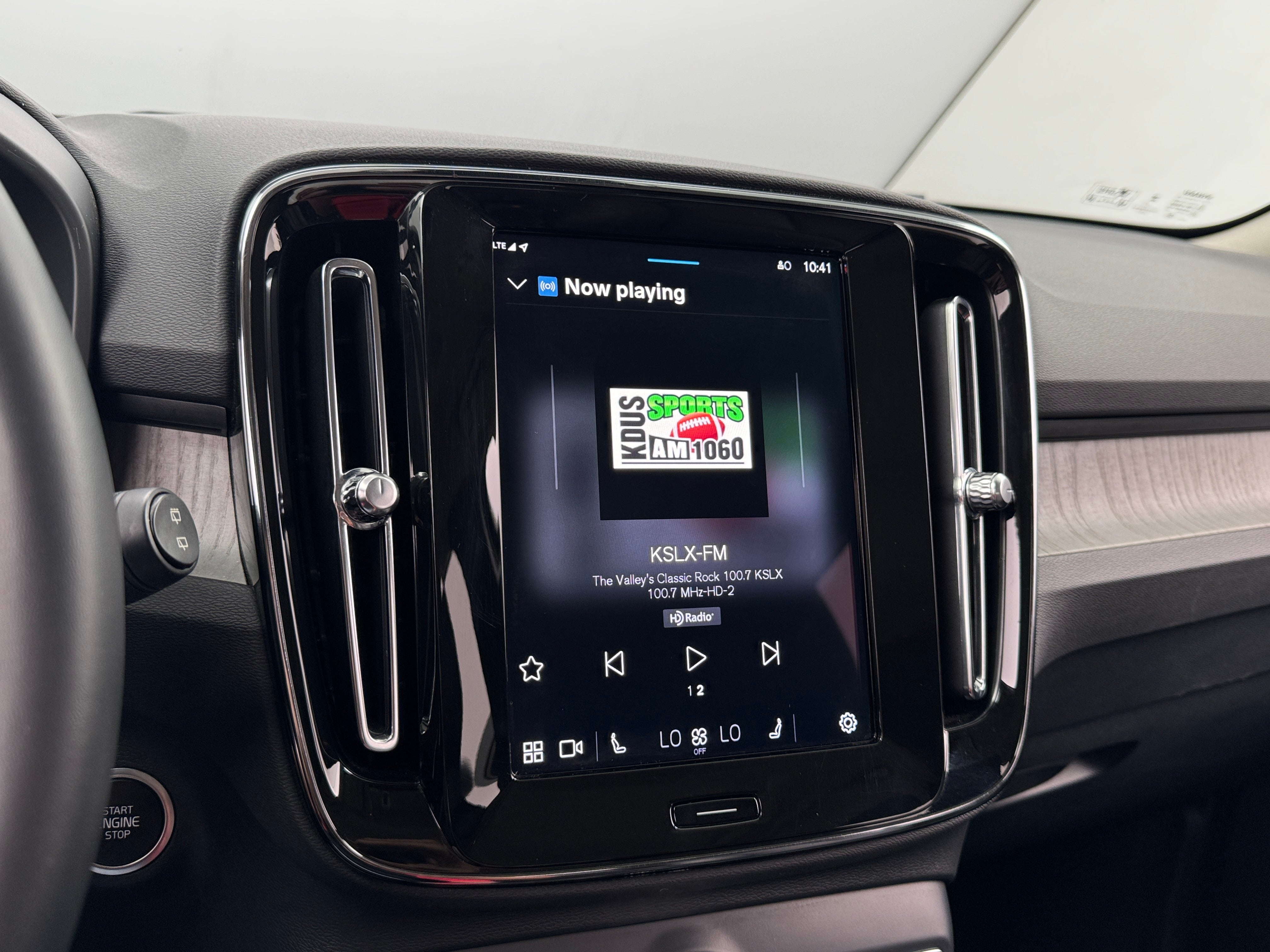 2024 Volvo XC40 B5 Core 3