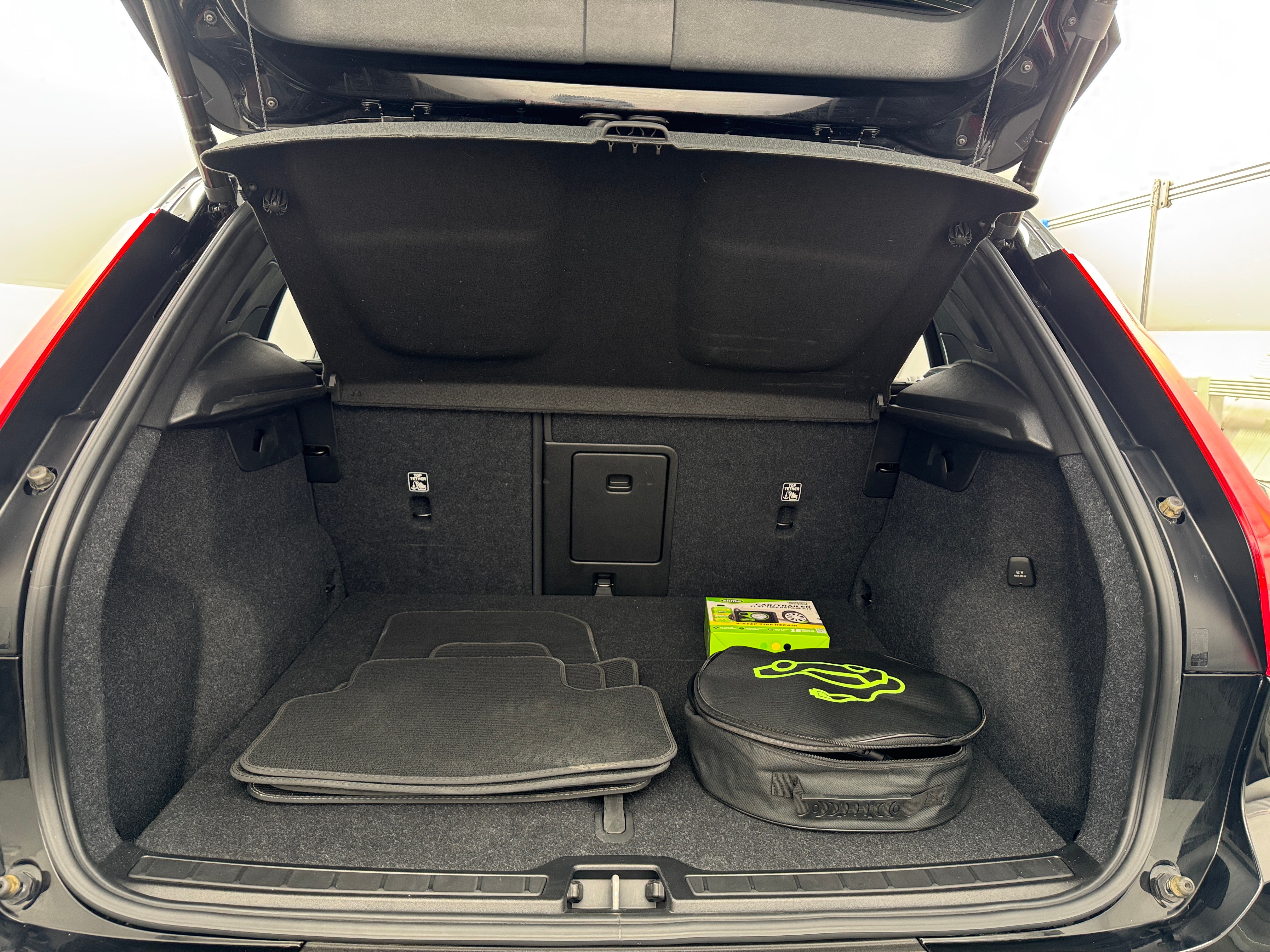 2022 Volvo XC40 Recharge Plus 6