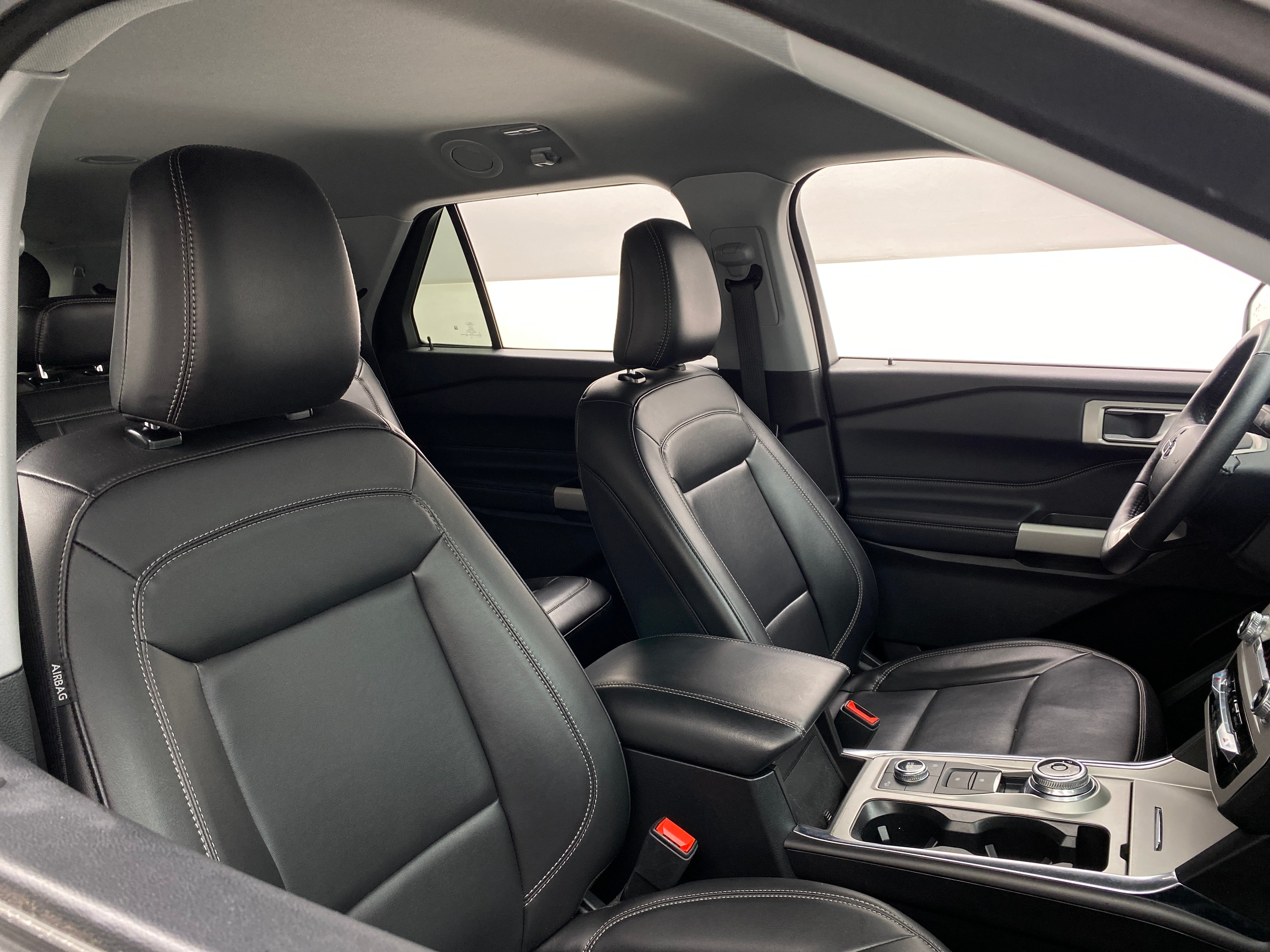2024 Ford Explorer XLT 2