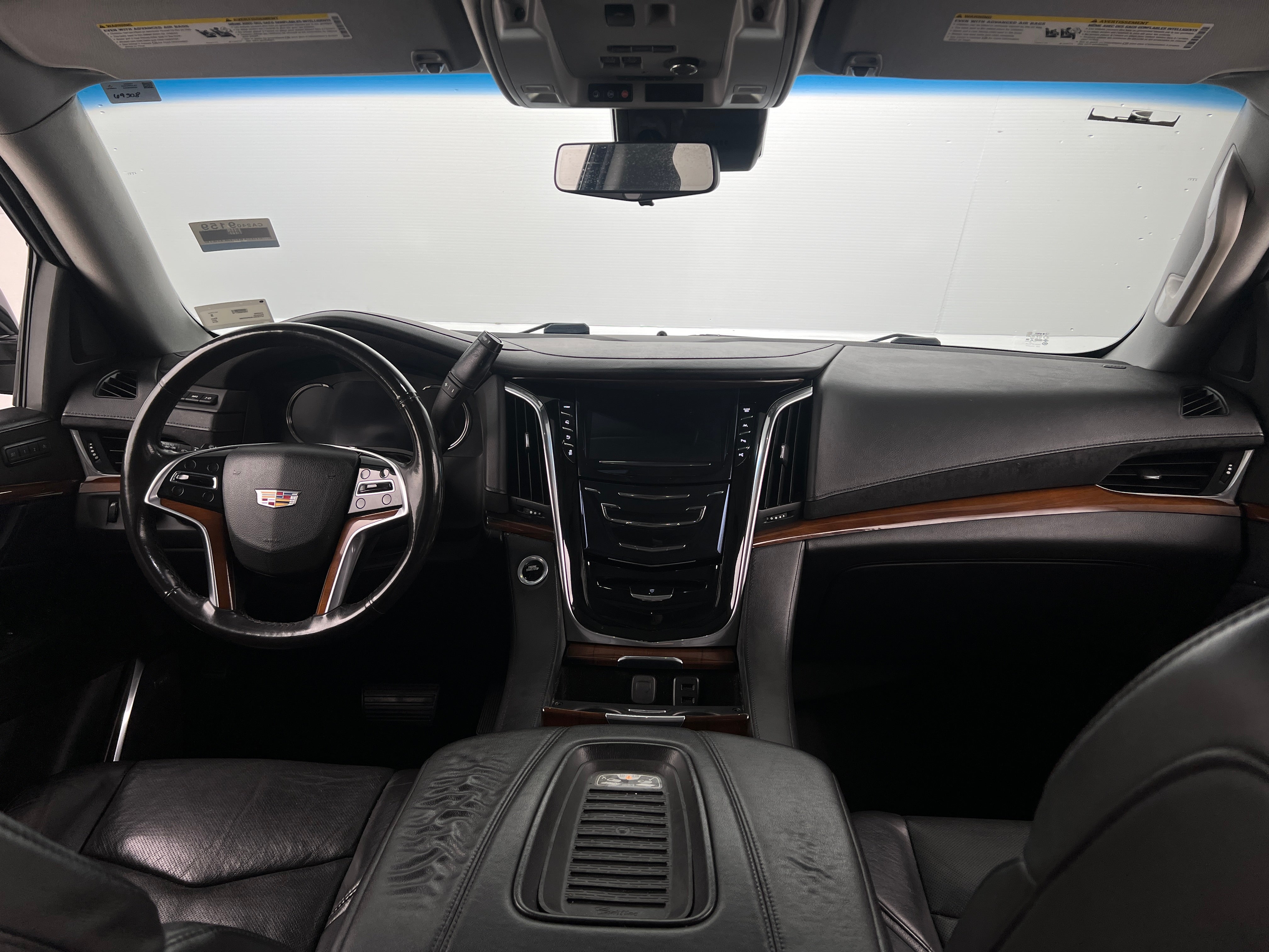 2018 Cadillac Escalade Luxury 2