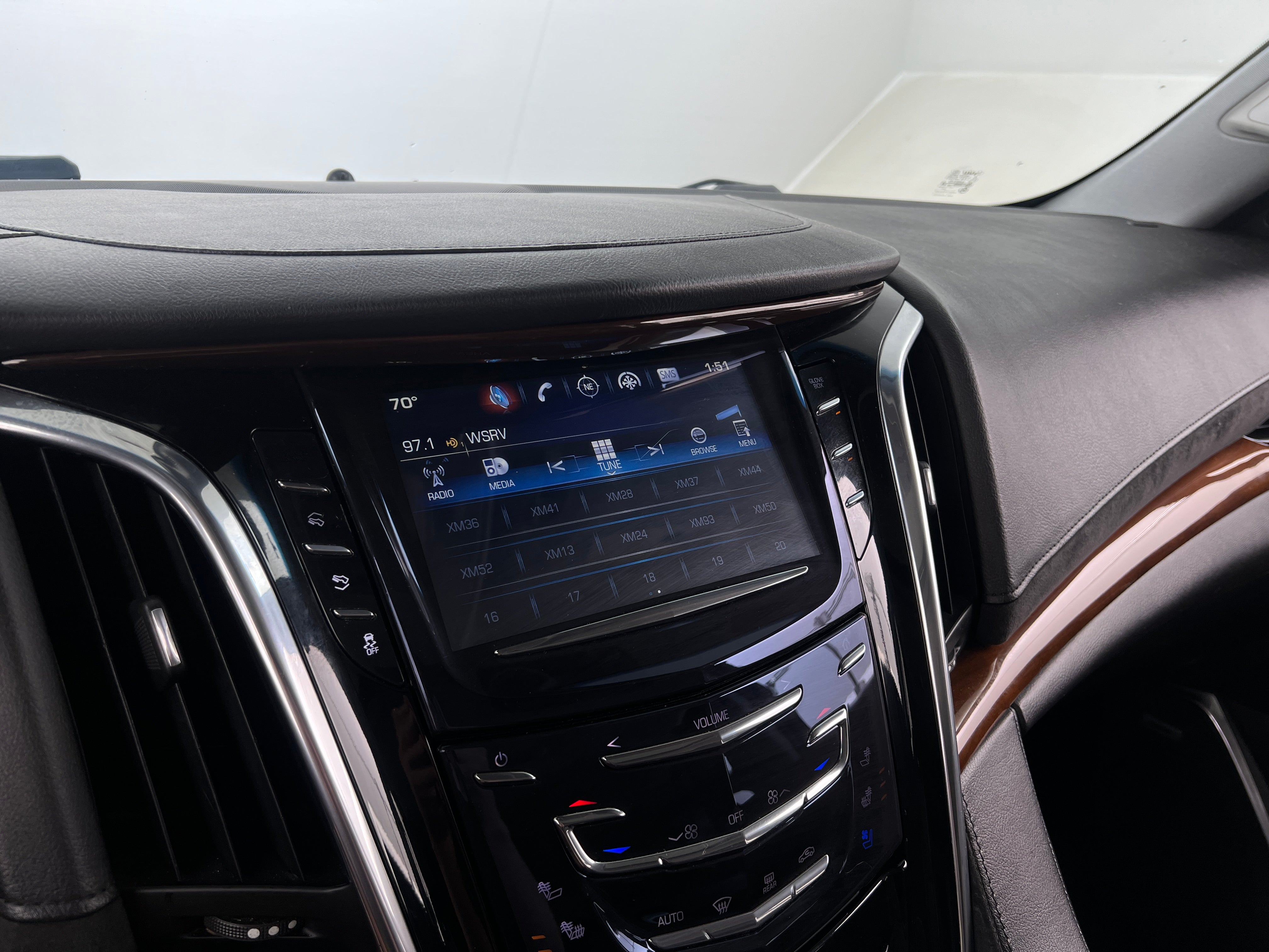 2018 Cadillac Escalade Luxury 3