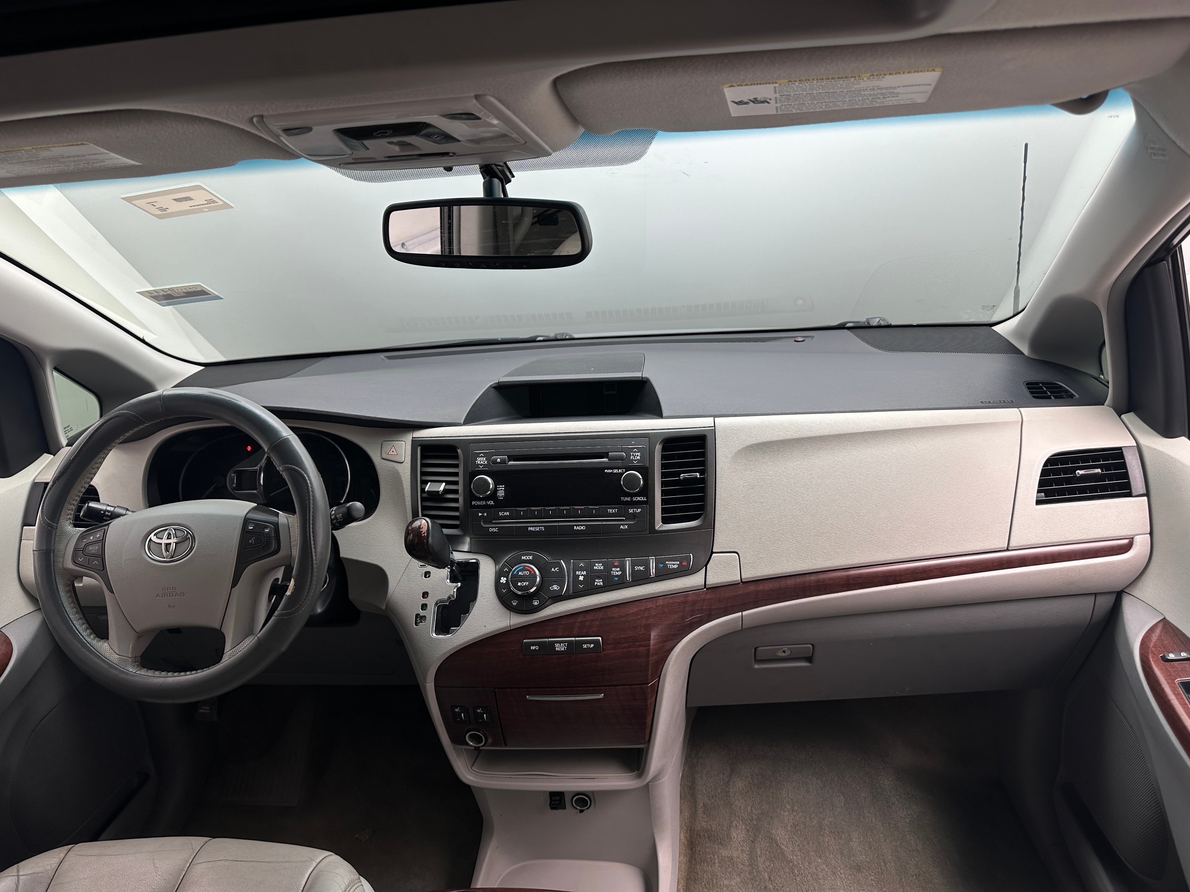 2014 Toyota Sienna XLE 2
