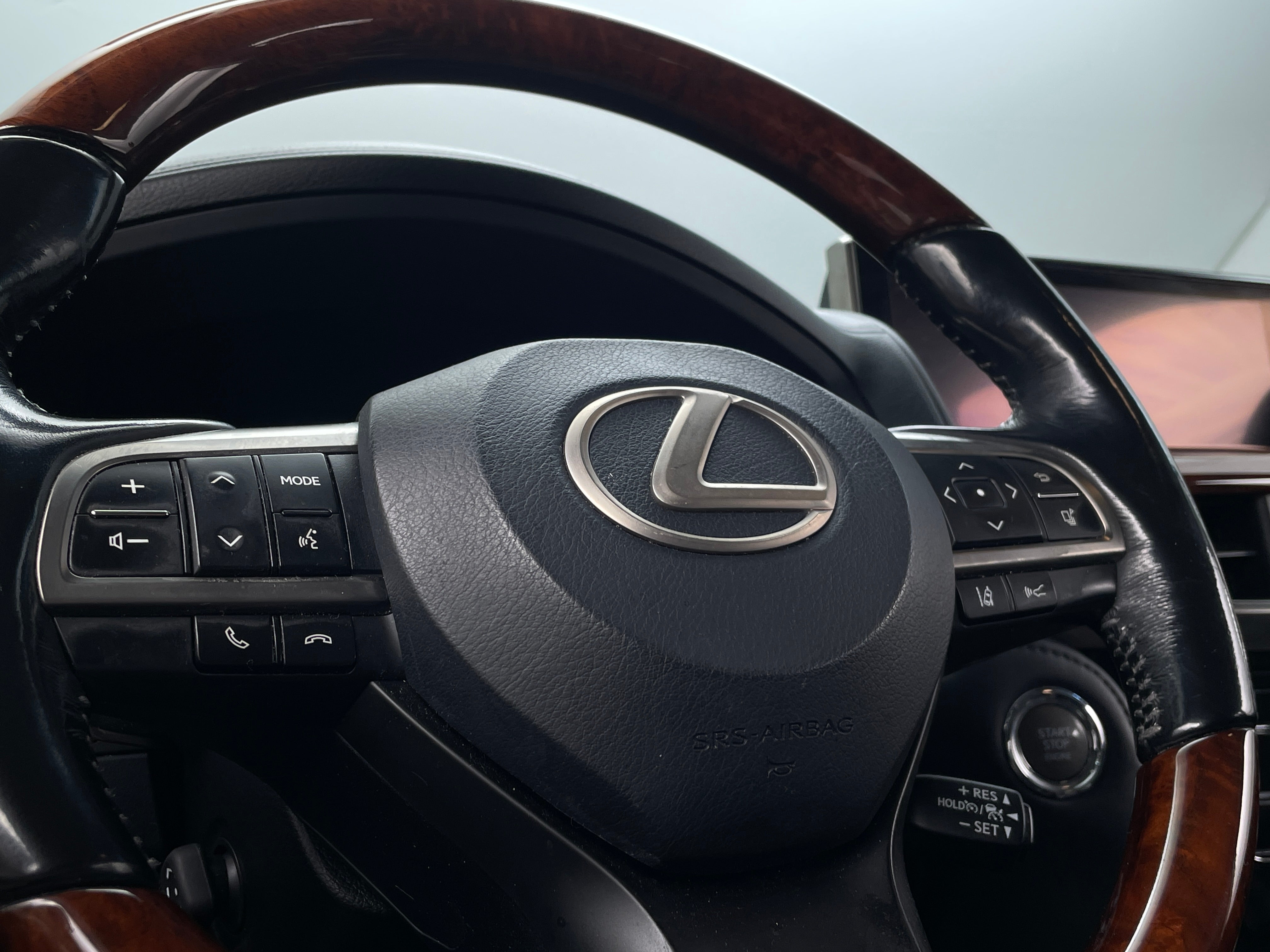 2017 Lexus LX 570 4