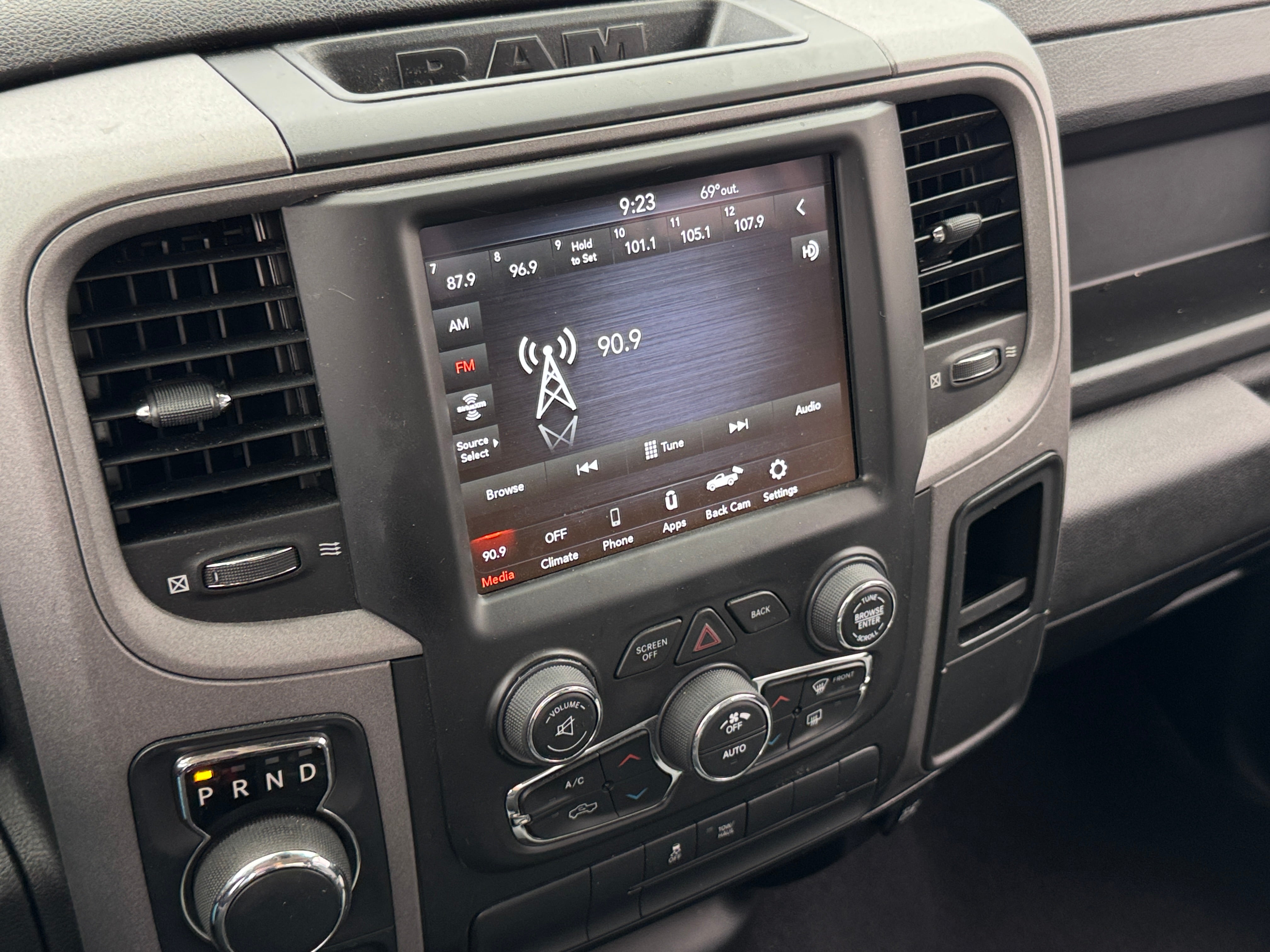 2021 RAM 1500 Classic Tradesman 4