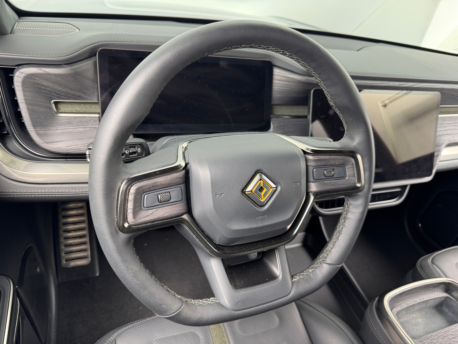 Thumbnail: 2023 Rivian R1S - 5