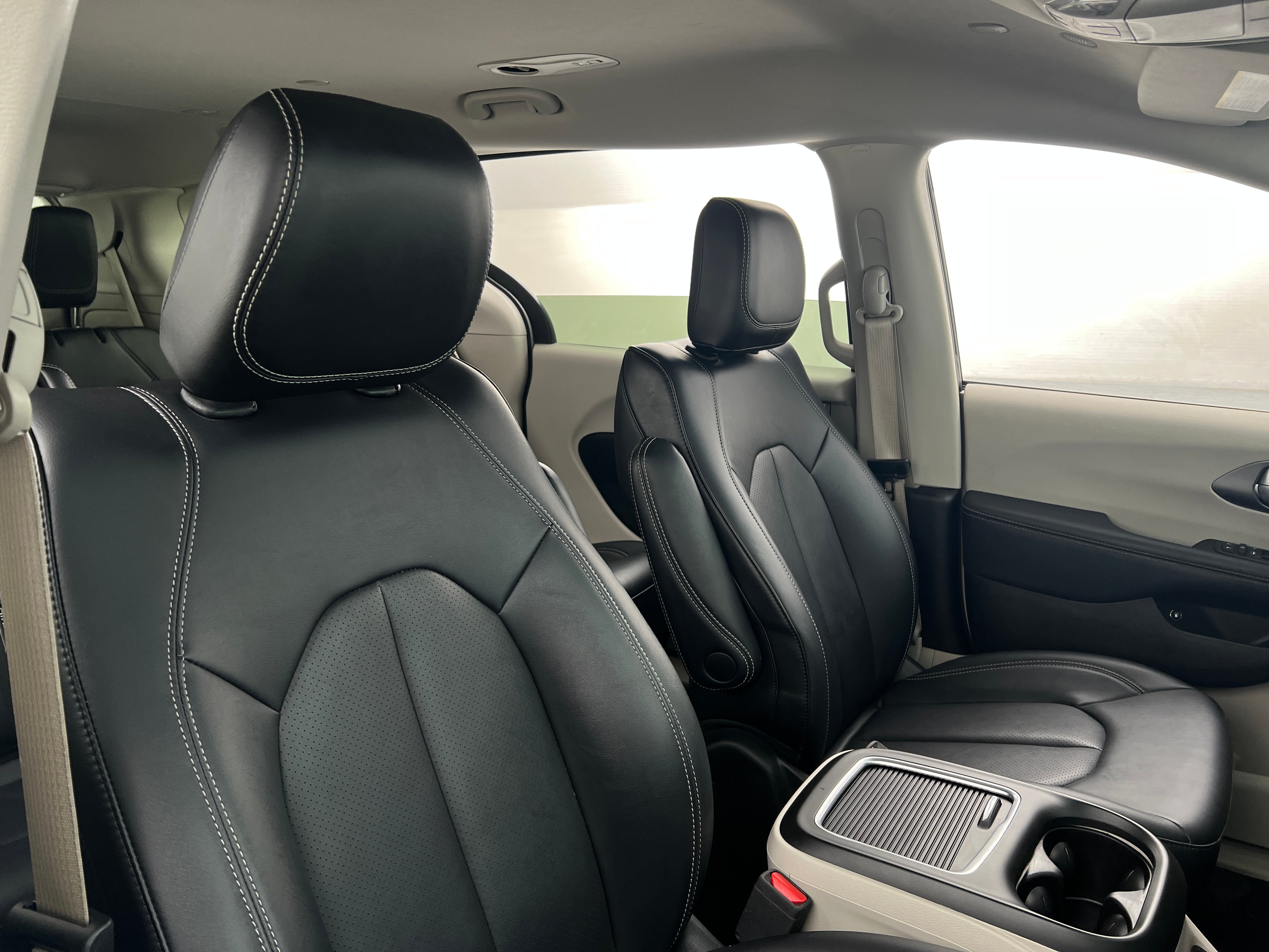 2024 Chrysler Pacifica Hybrid Select 2