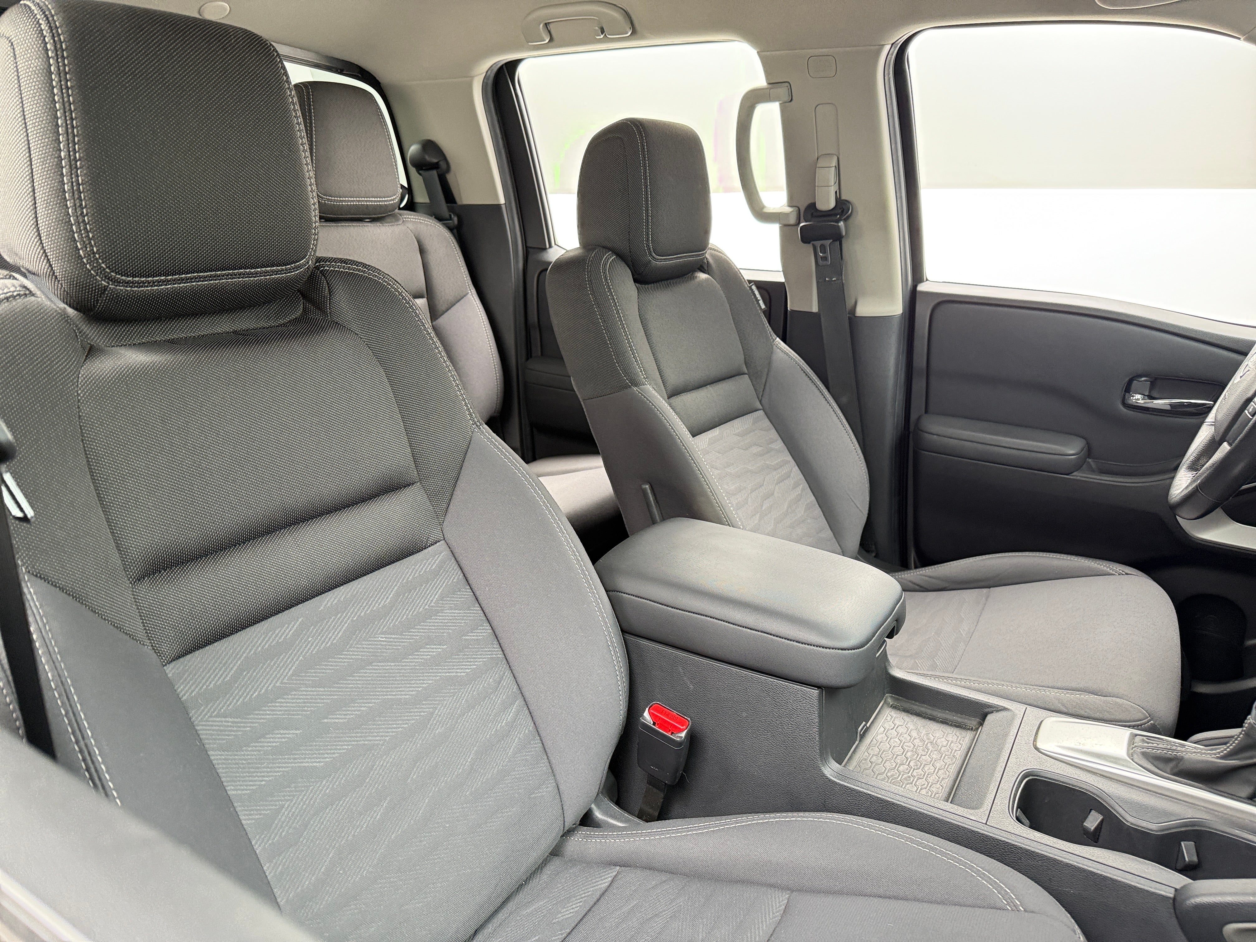 2022 Nissan Frontier SV 2